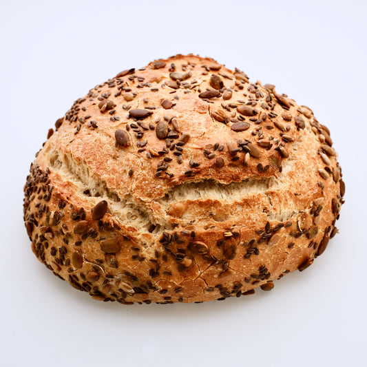 Hogaza de pan de espelta ecológica con semillas