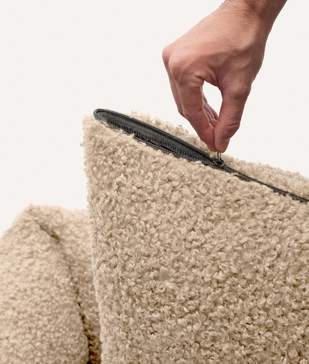 Cafide Cama De Material Reciclado Para Perro Con Tejido Estilo Borreguito Beige. Modelo Snozy.