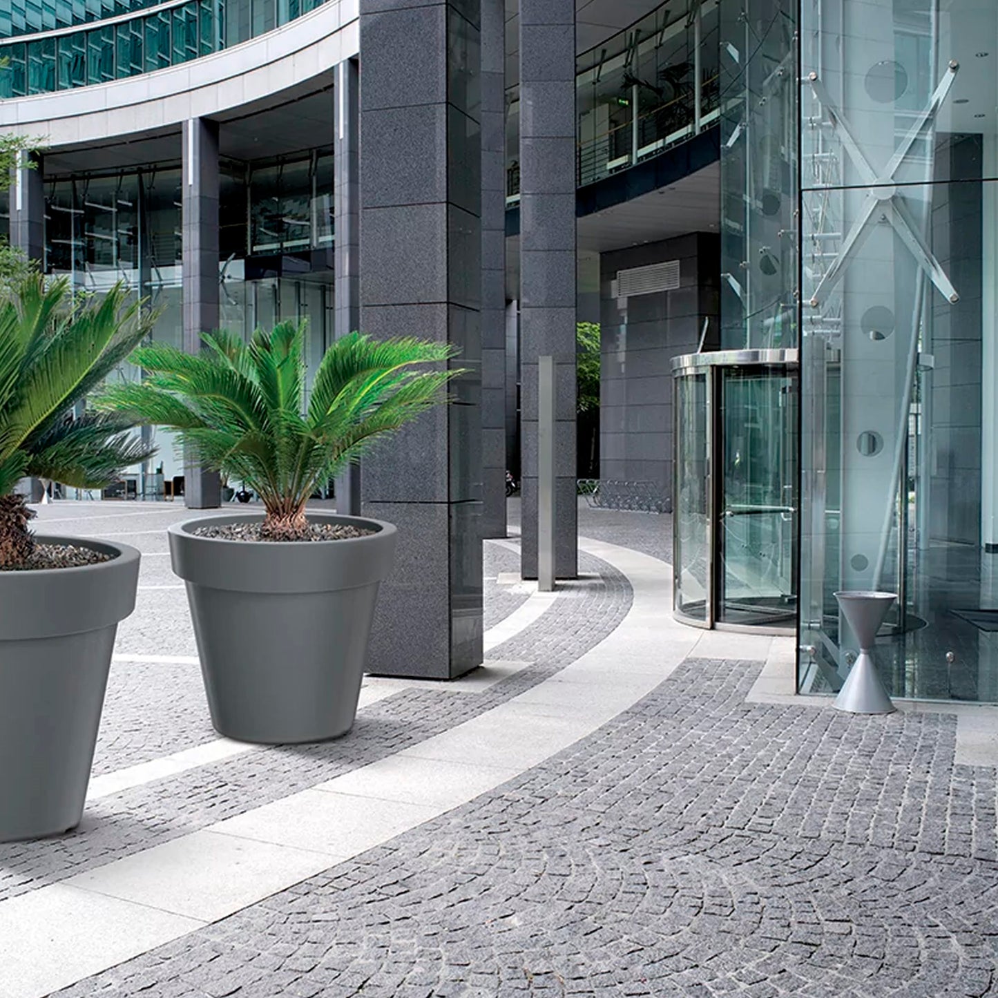 Maceta Lexo Round 212l., Dimensiones (mm) 800x800x740, Color Gris Piedra_5