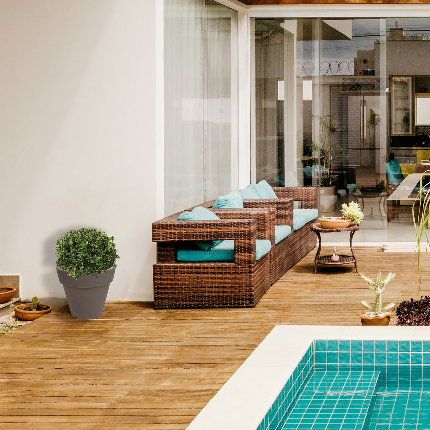 Macetero De Polietileno Por Rotomoldeo Color Topo 35x30 Cm