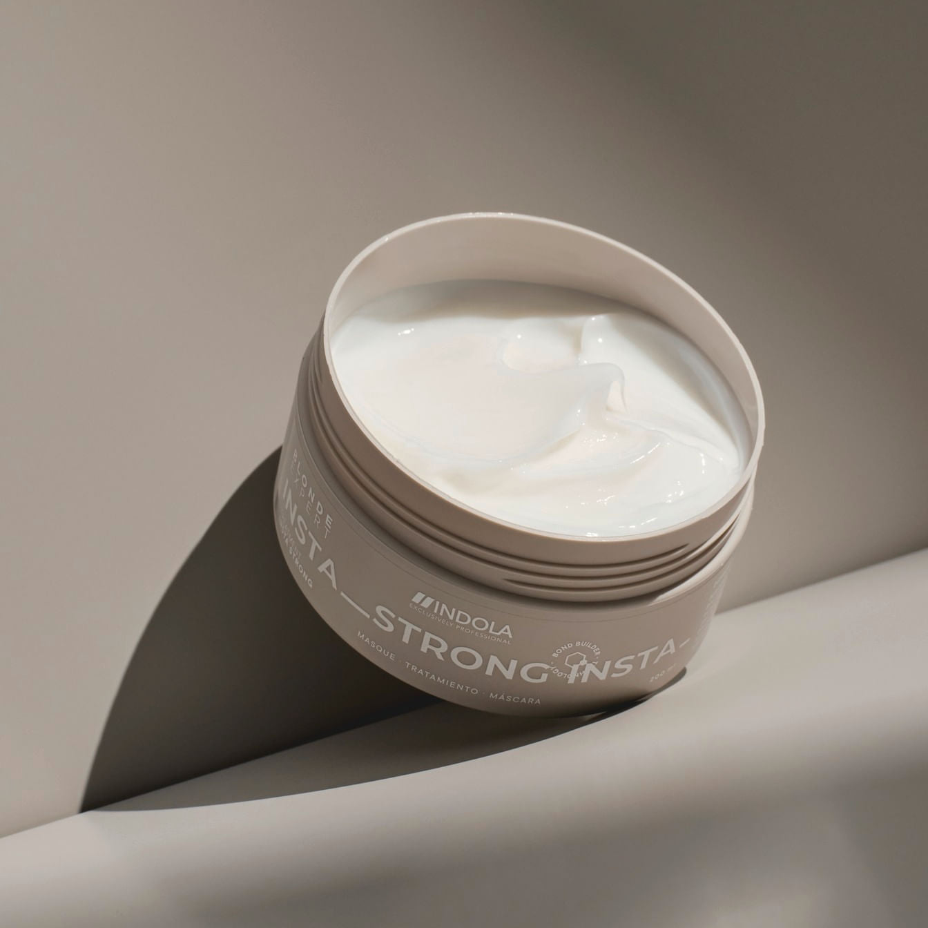 Indola Mascarilla Instastrong Todo Tipo De Rubios Profesional 200ml