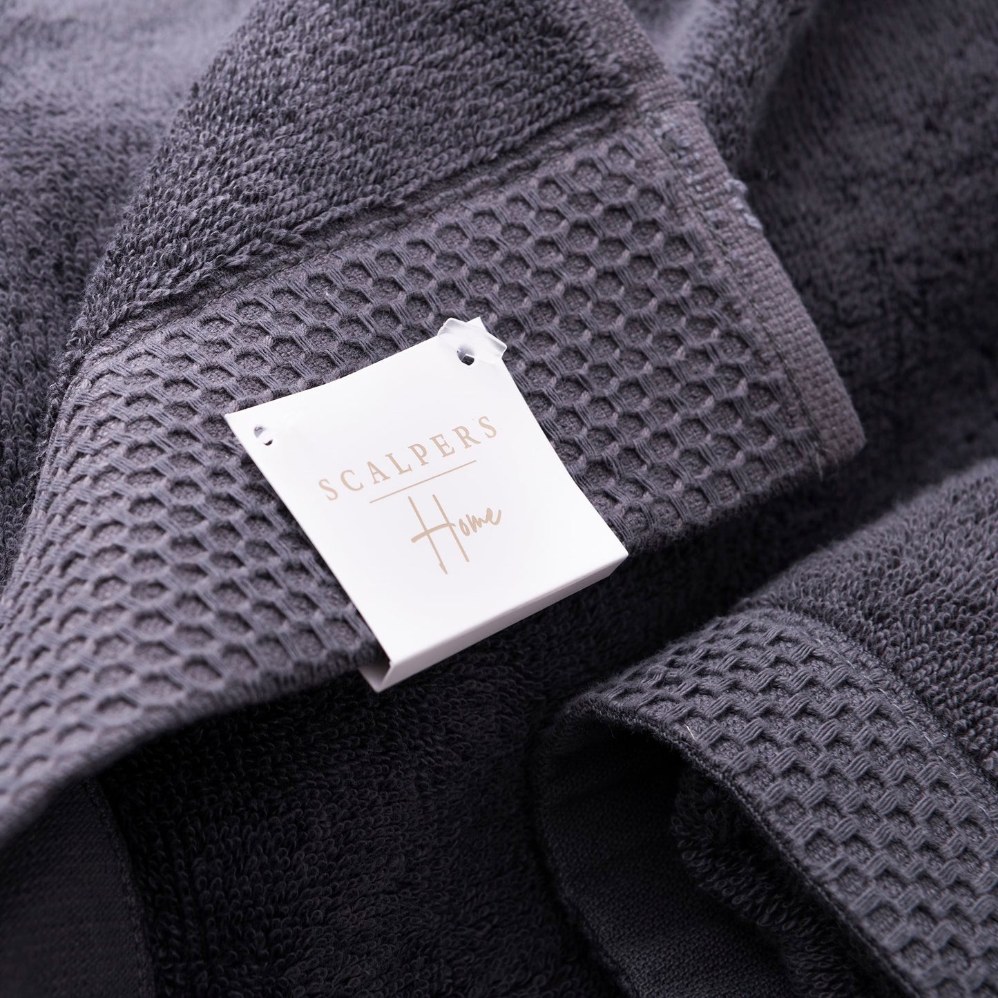 Toalla De Baño 90x150cm 100% Algodón 550gsm Gris Oscuro Logo Bordado Scalpers Home_5