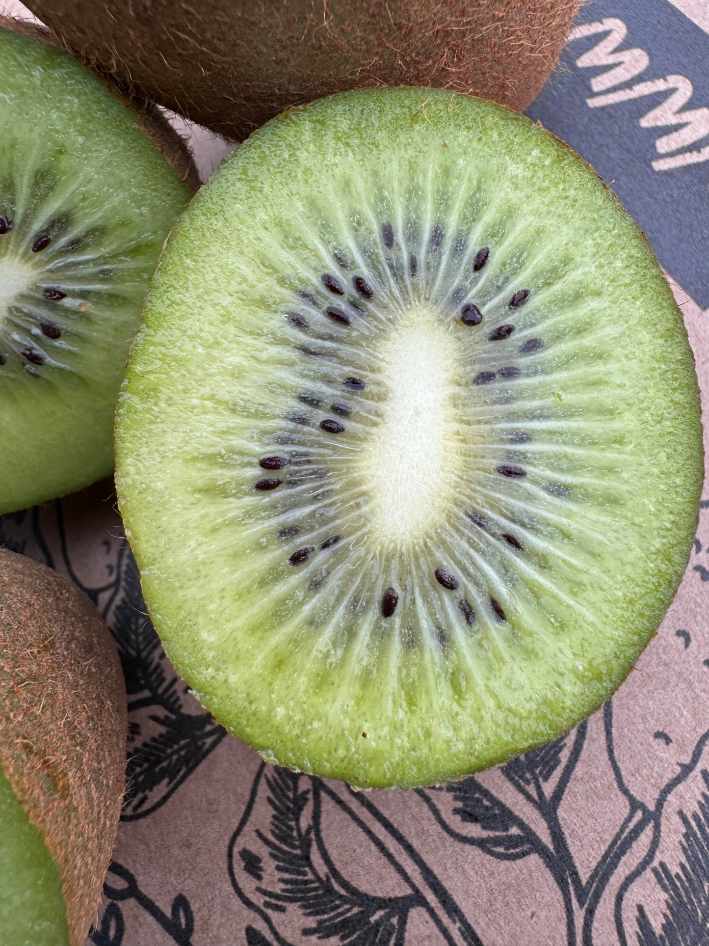 Caja De Kiwis Verde De Temporada Tropitop Caja De 2kg_5