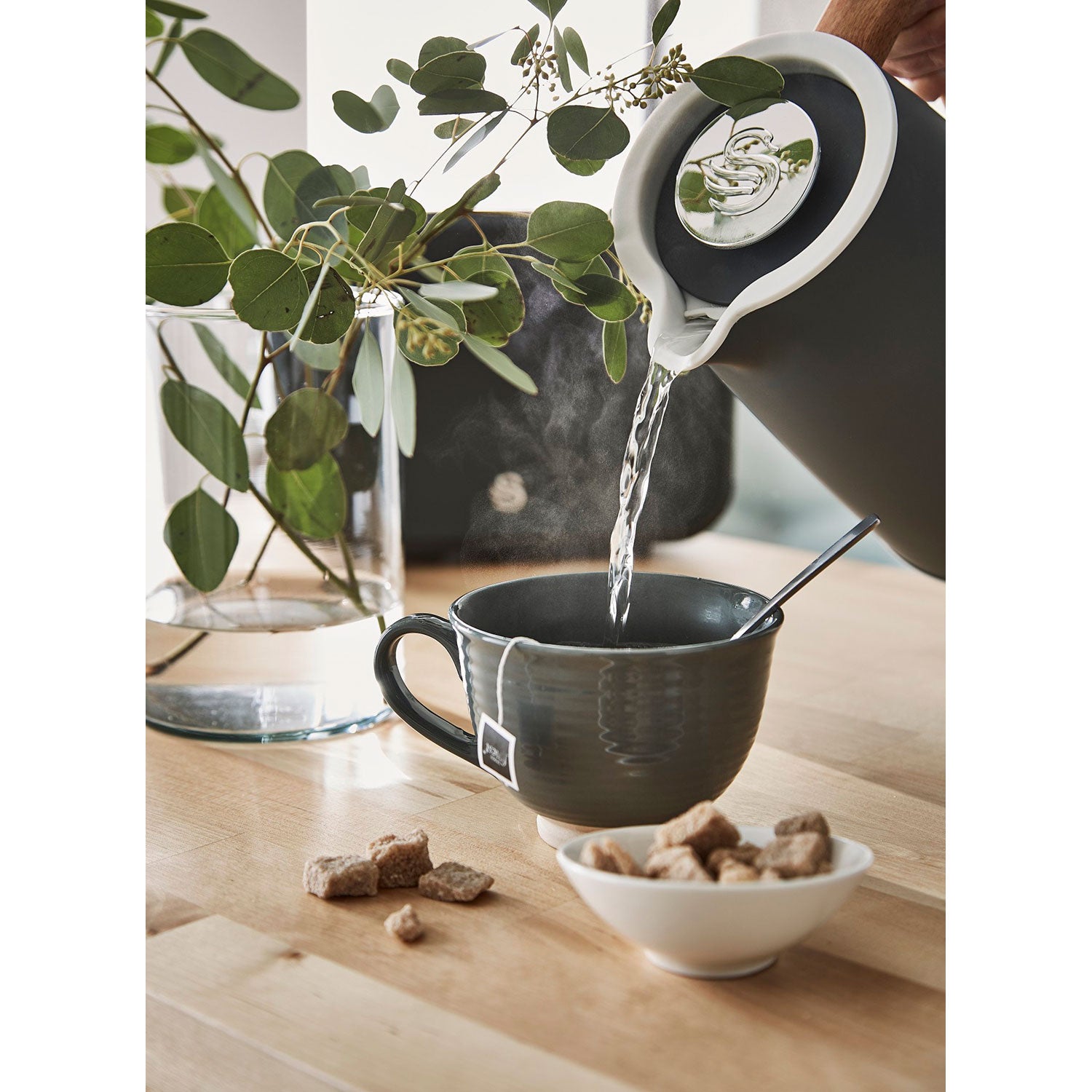 Hervidor Agua Eléctrico Nordic  Ultra Rápido, 1,7 L, Sin Bpa, Acero Inoxidable, Resistencia Oculta, Inalámbrico Swan Sk14610 Gris