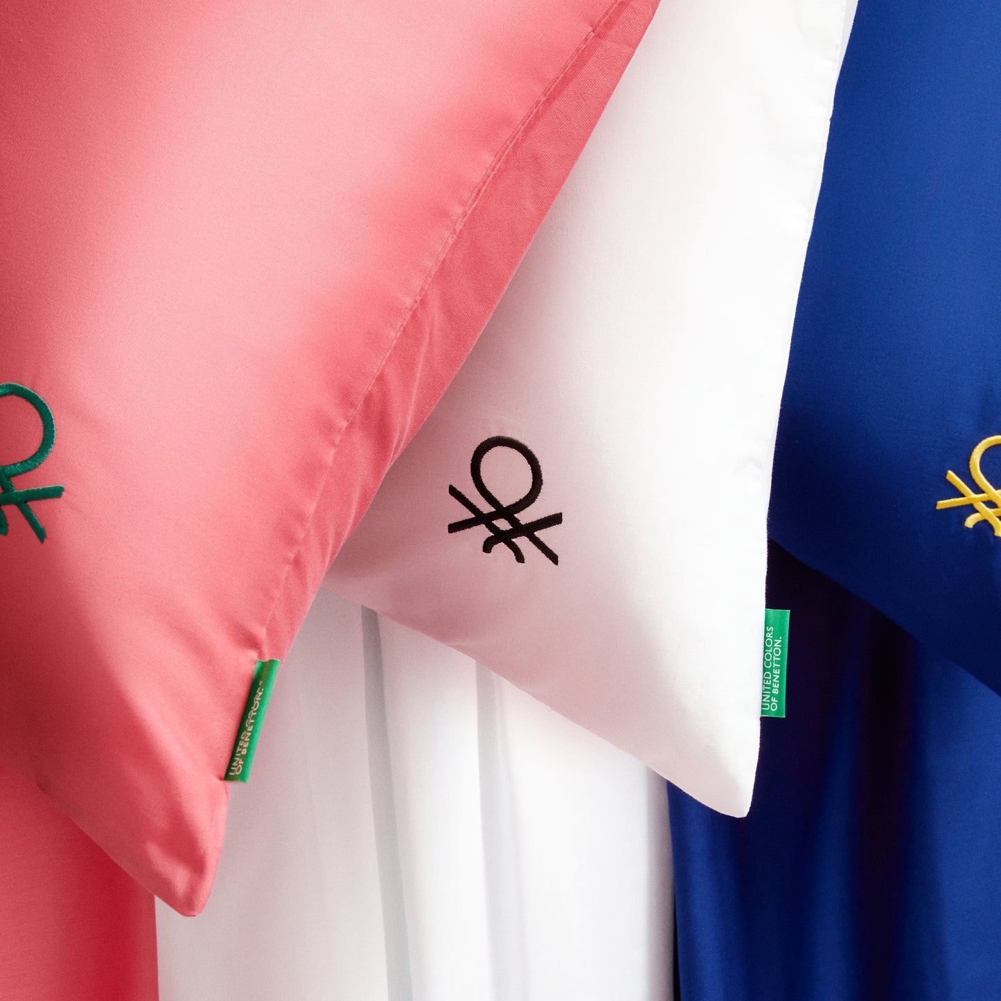 Set 4pzs Sabana King: Sabana Plana (260x280cm C/ Dobladillo Simple 5cm) + Sabana Bajera (200x200+30cm Flap) + 2 Funda De Almohada (50x80cm) 100% Algo