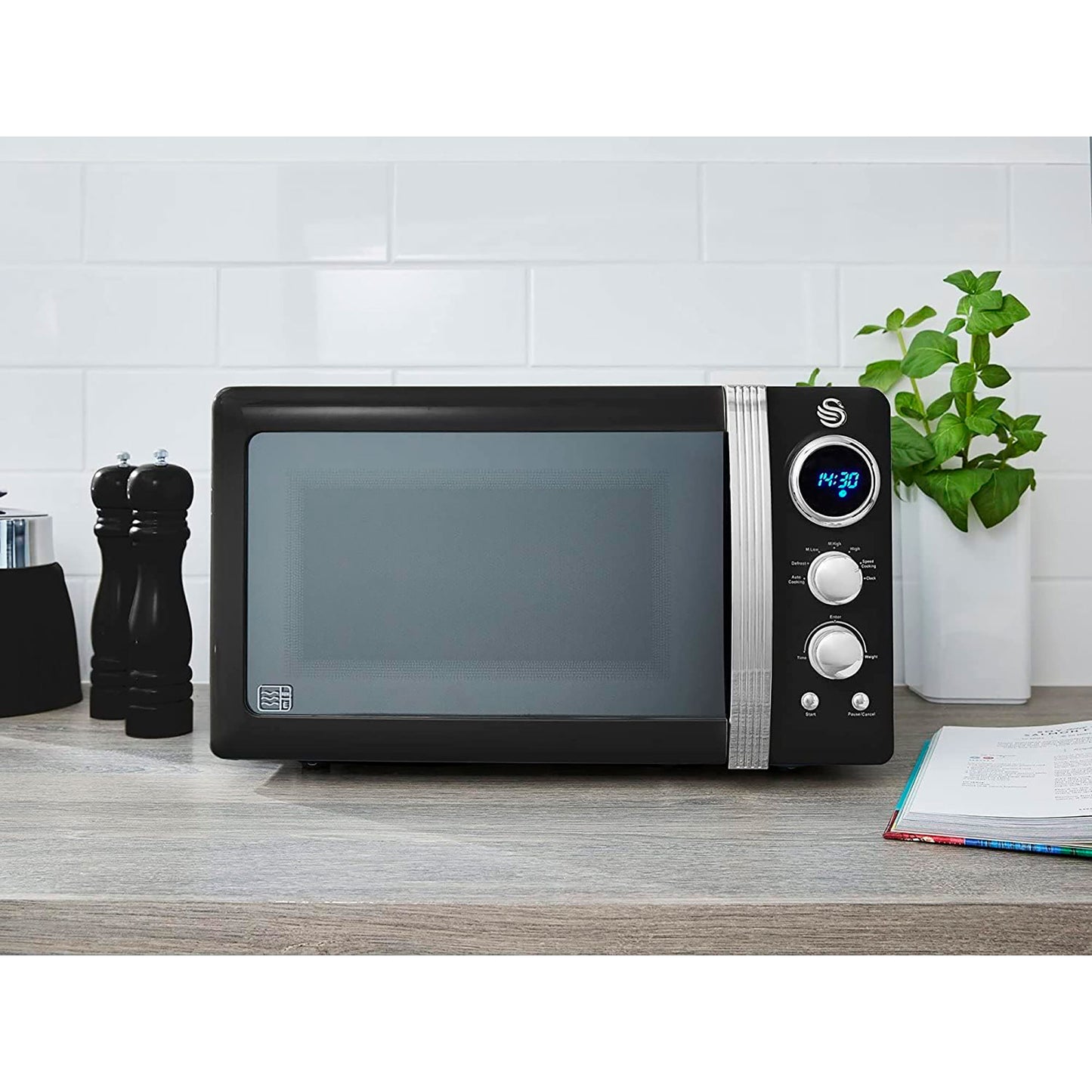 Retro Microondas Digital 20l, 5 Niveles De Potencia, Función Descongelación Temporizador 60 Min, Swan, Sm22030lbneu, Negro