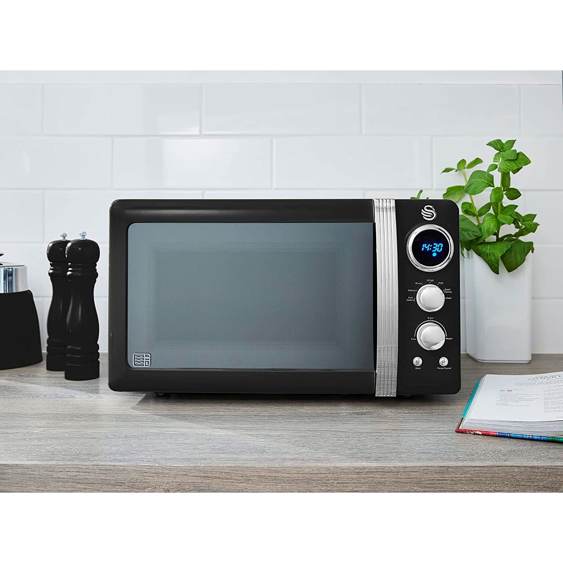 Retro Microondas Digital 20l, 5 Niveles De Potencia, Función Descongelación Temporizador 60 Min, Swan, Sm22030lbneu, Negro