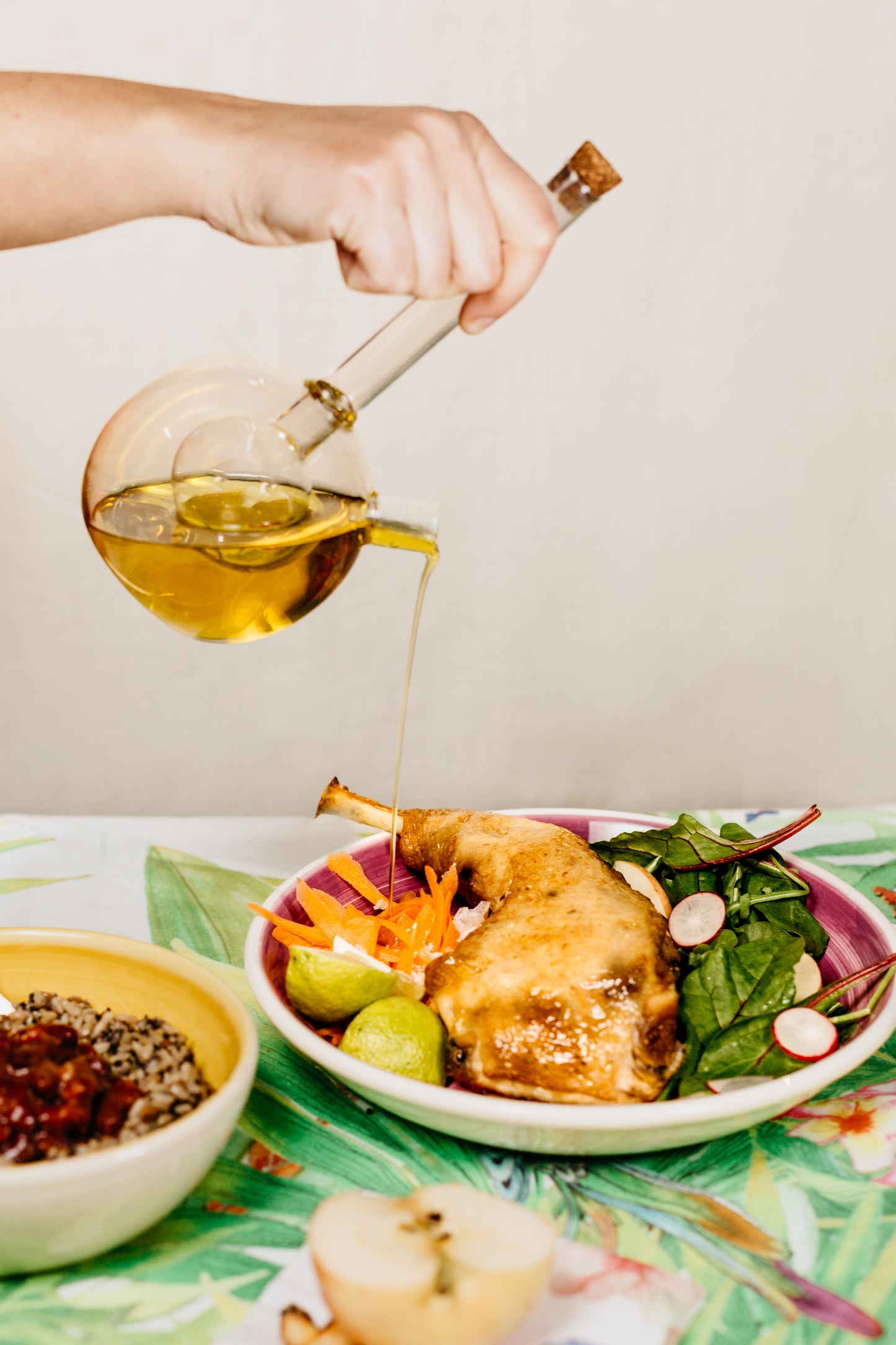 Pollo ecológico asado al horno con castañas y setas
