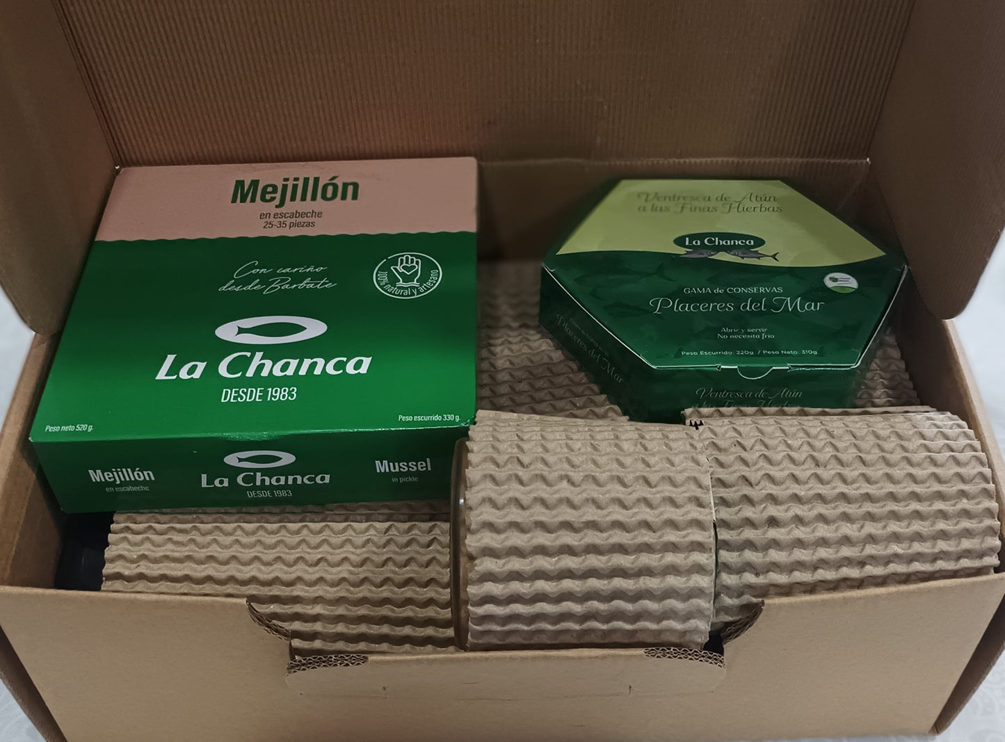 Estuche Degustación Gourmet 1.  Entre Atún De Barbate y Vinos de Conil