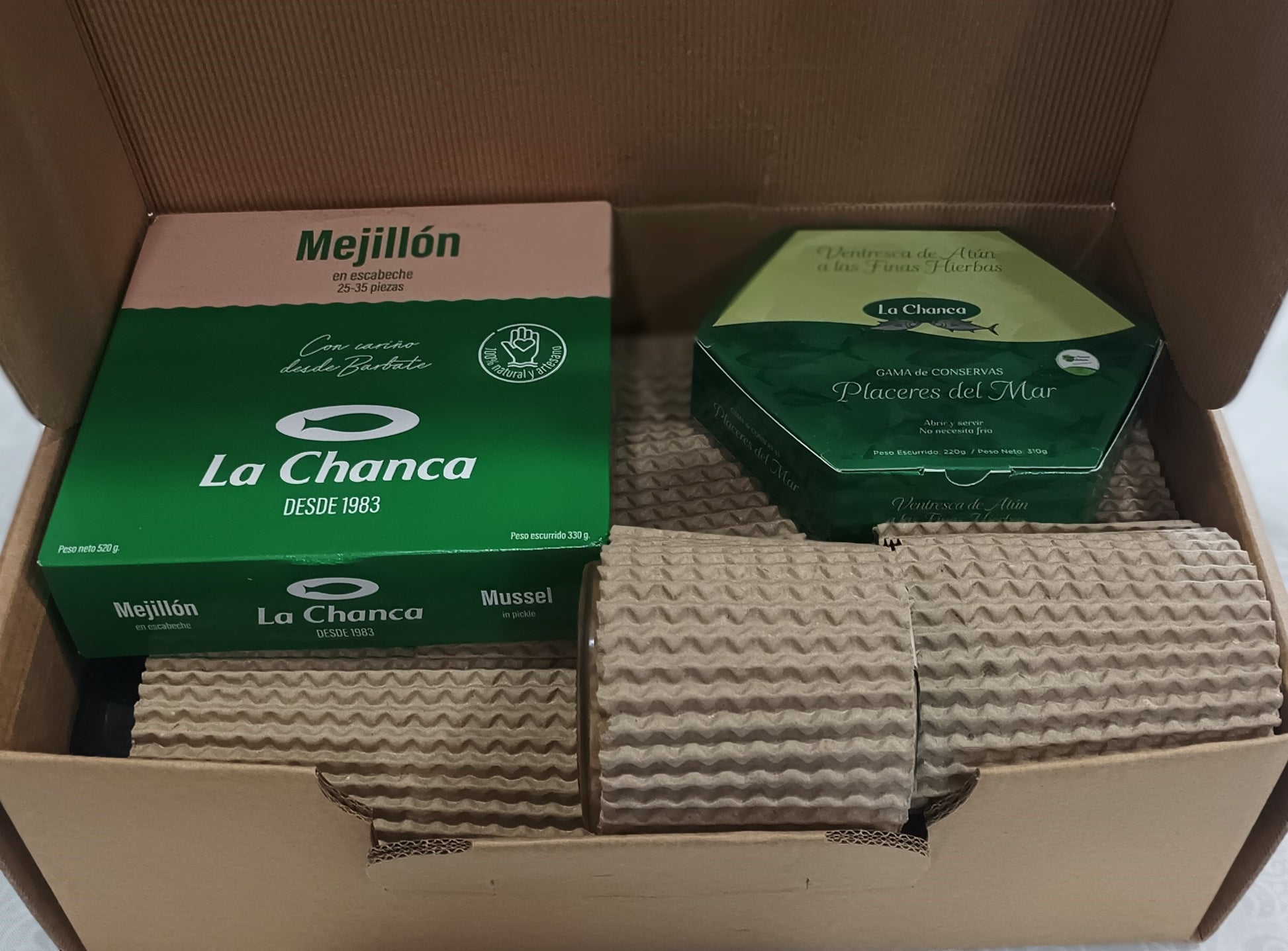 Estuche Degustación Gourmet 1.  Entre Atún De Barbate y Vinos de Conil