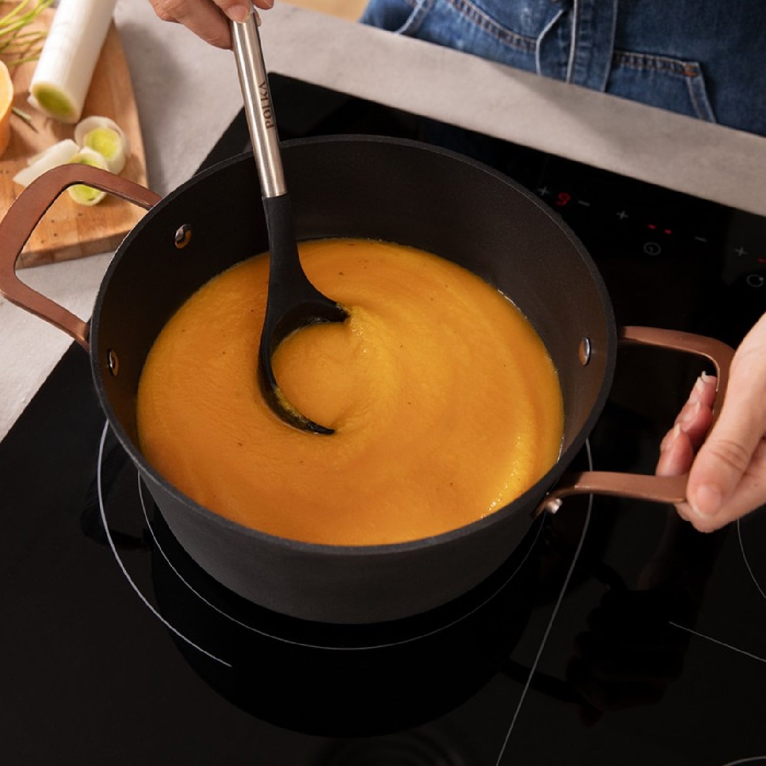 Olla Polka Fantasy 24 Pot Golden. Diámetro 24 Cm, Capacidad 4,5 L, Aluminio Forjado, Revestimiento Antiadherente Platinum Plus Teflon, Libre Pfoa, A_3