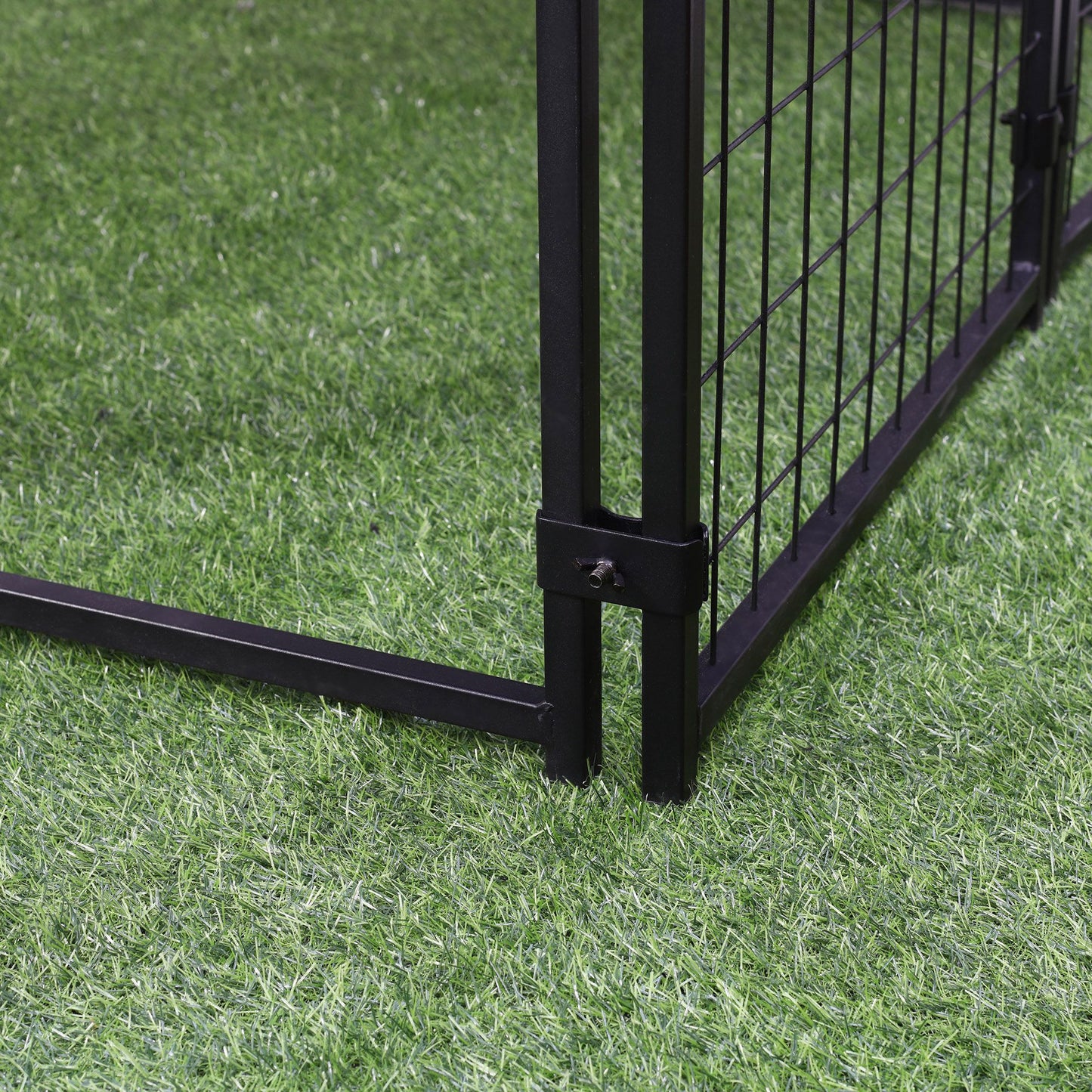 Pawhut Perrera De Exterior Con Techo 141x141x153 Cm Con Malla De Metal Y Puerta_3