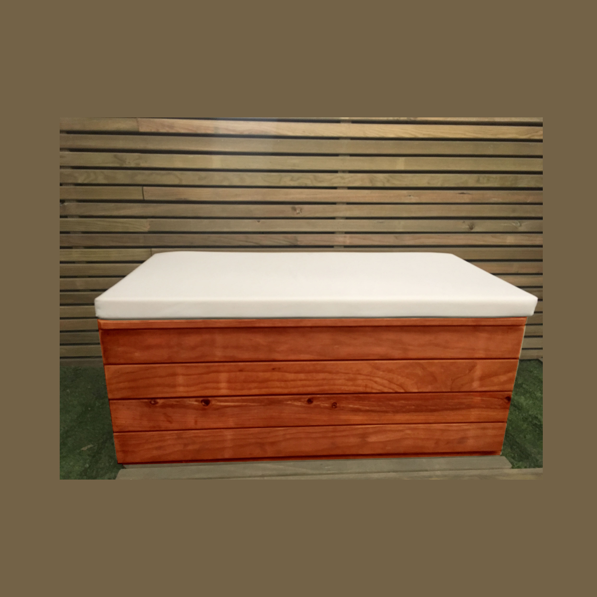 Baúl De Madera Sirana Tratada Marrón Con Cojín  Vidahuerto 80x40x40 Cm._1