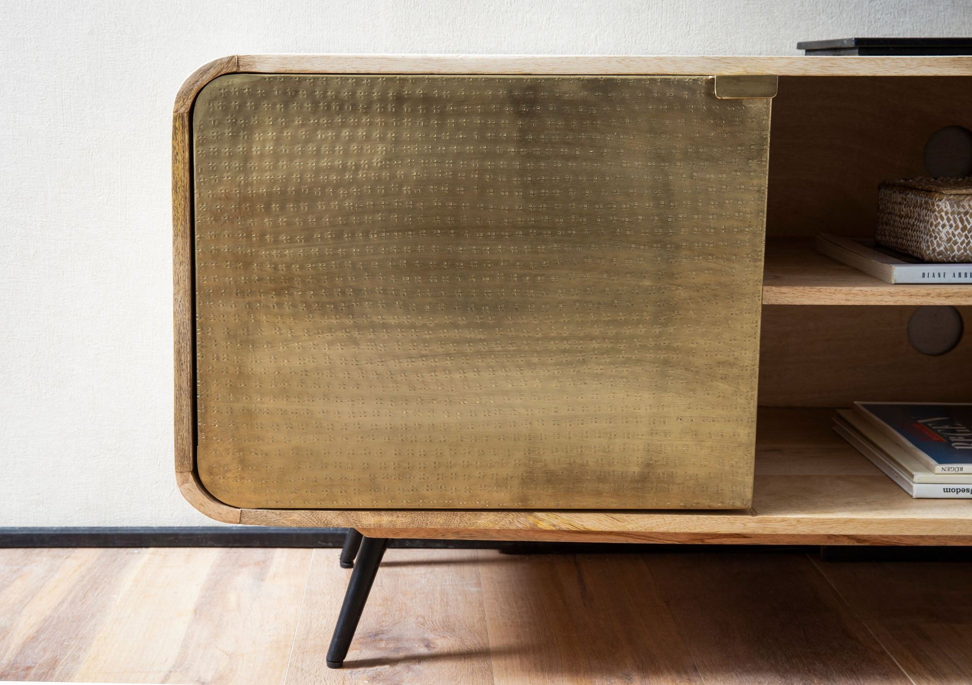 Mueble De Tv Elegante Y Minimalista Modelo Wl7.232_4