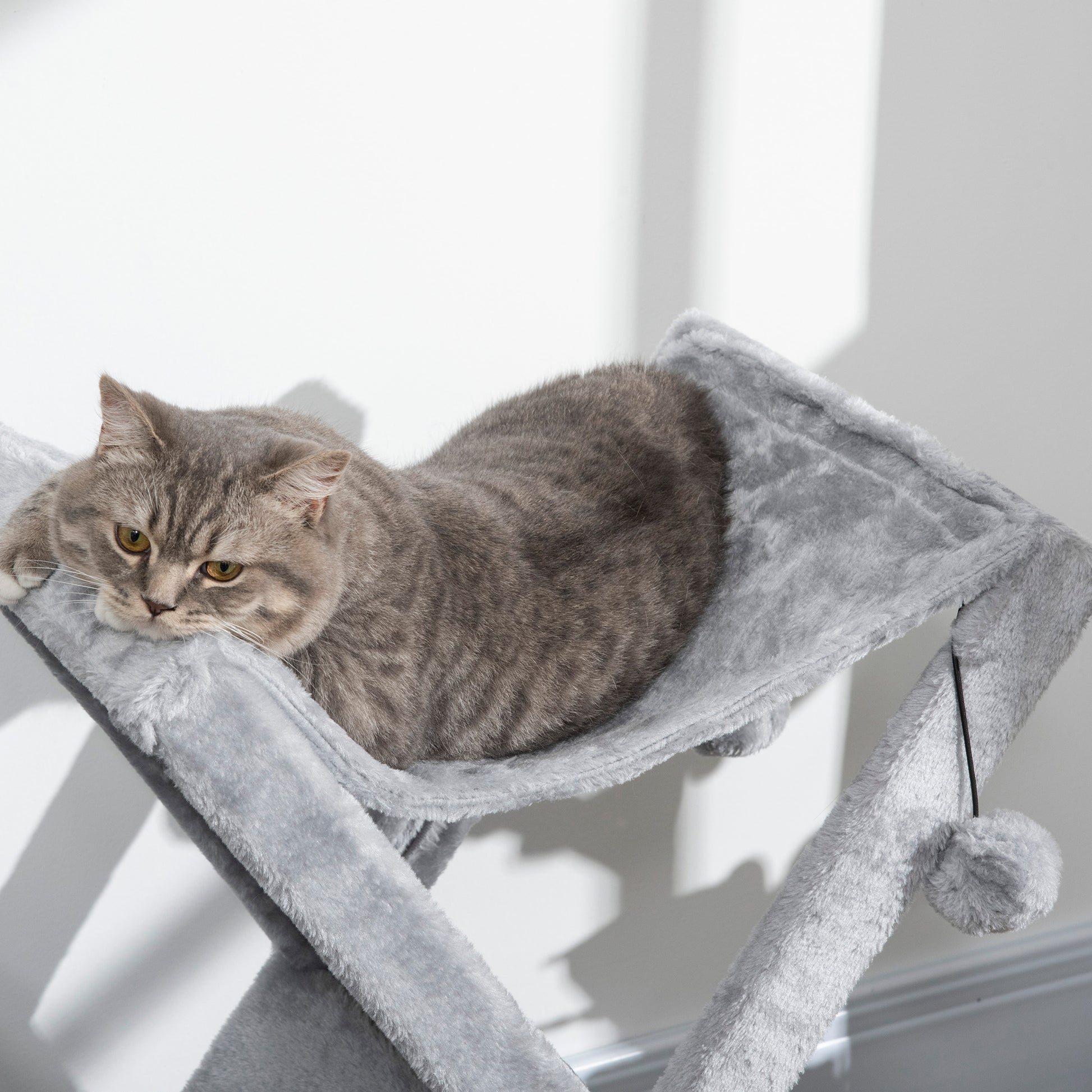 Pawhut Árbol Rascador Plegable Para Gatos Con Cueva Hamaca Bolas Colgantes_3