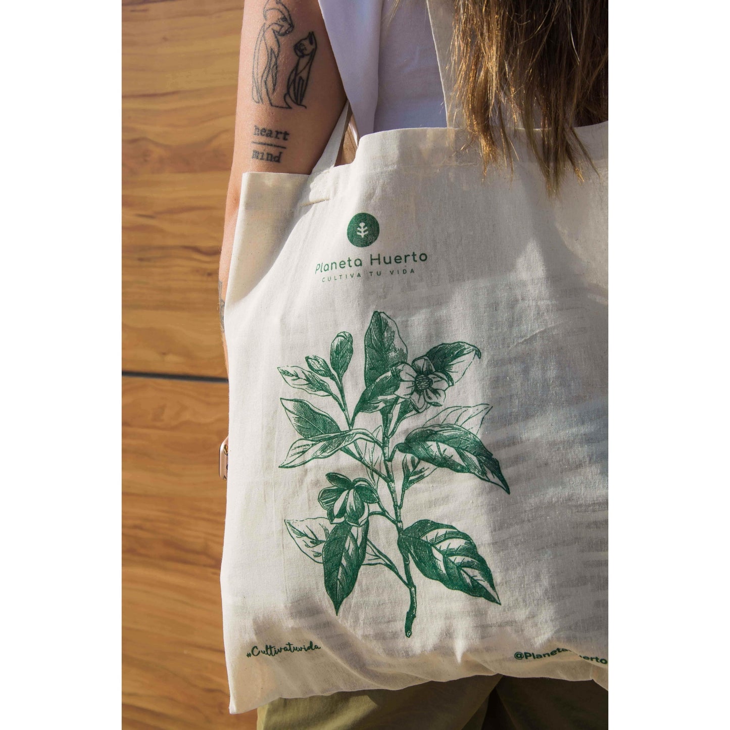 Bolsa de tela con diseño floral