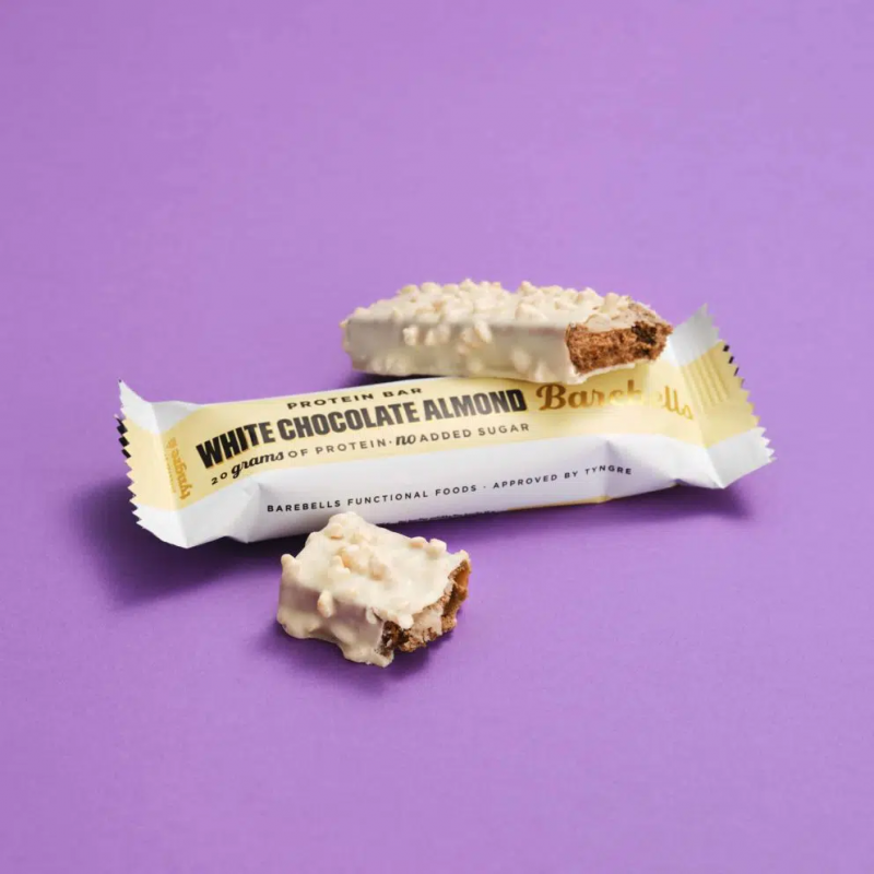 Caja De 12 Barritas de 55gr Sabor White Chocolate Almond Barebells_1