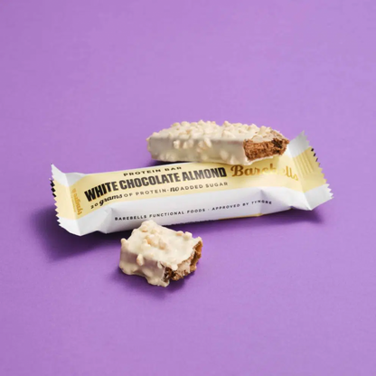Caja De 12 Barritas de 55gr Sabor White Chocolate Almond Barebells_1
