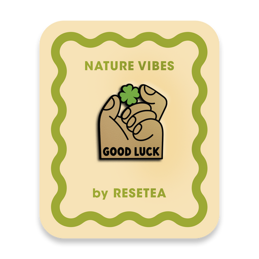 Pin Good Luck - Accesorio Moderno y Original para Chaquetas, Mochilas y Bolsos - Nature Vibes_0