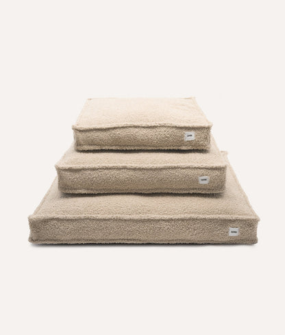 Cafide Cama De Material Reciclado Para Perro Con Tejido Estilo Borreguito Beige. Modelo Cuadra._4