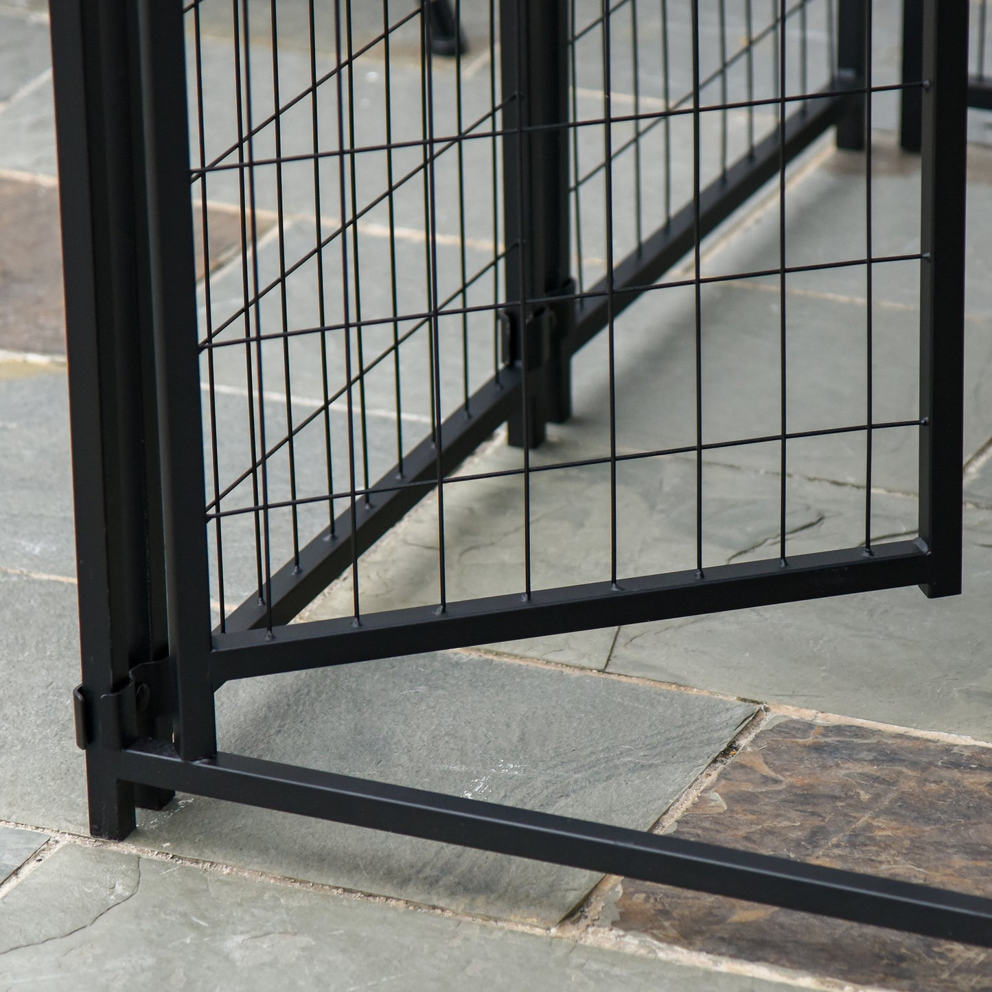 Pawhut Perrera De Exterior Con Techo 120x120x138 Cm Con Malla De Metal Y Puerta_4