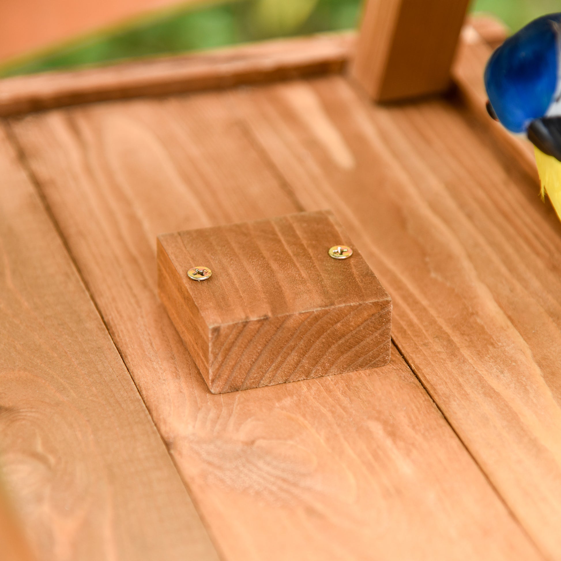 Pawhut Comedero Para Pájaros De Pie De Madera 49x45x139 Cm Con Techo Asfáltico_4