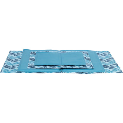 Alfombrilla refrigerante con estampado de hojas, 40 × 30 cm, azul claro.