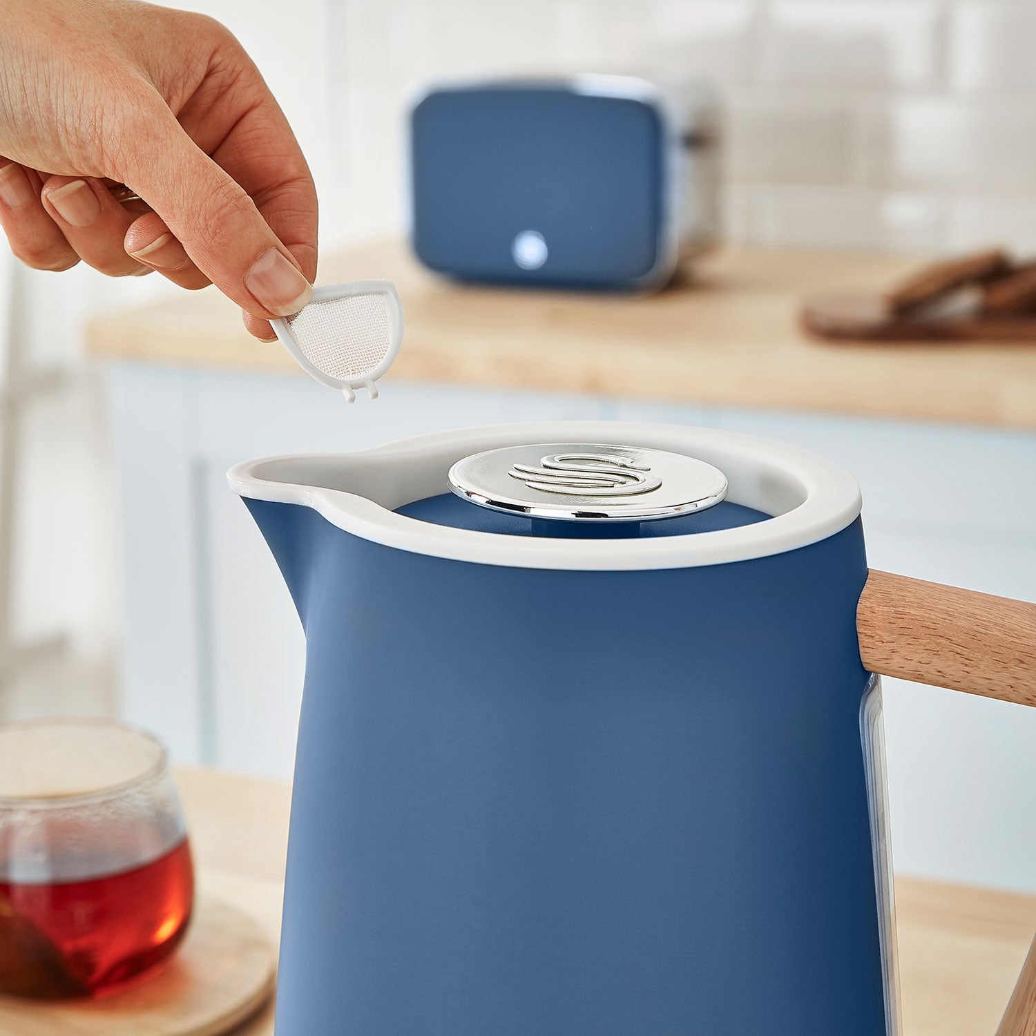 Swan Set Desayuno, Hervidor Agua 1,7 L, Tostadora Ranura Ancha 2 Rebanadas, Diseño Nordic, Stp2090bluneu, Azul 2200w_3