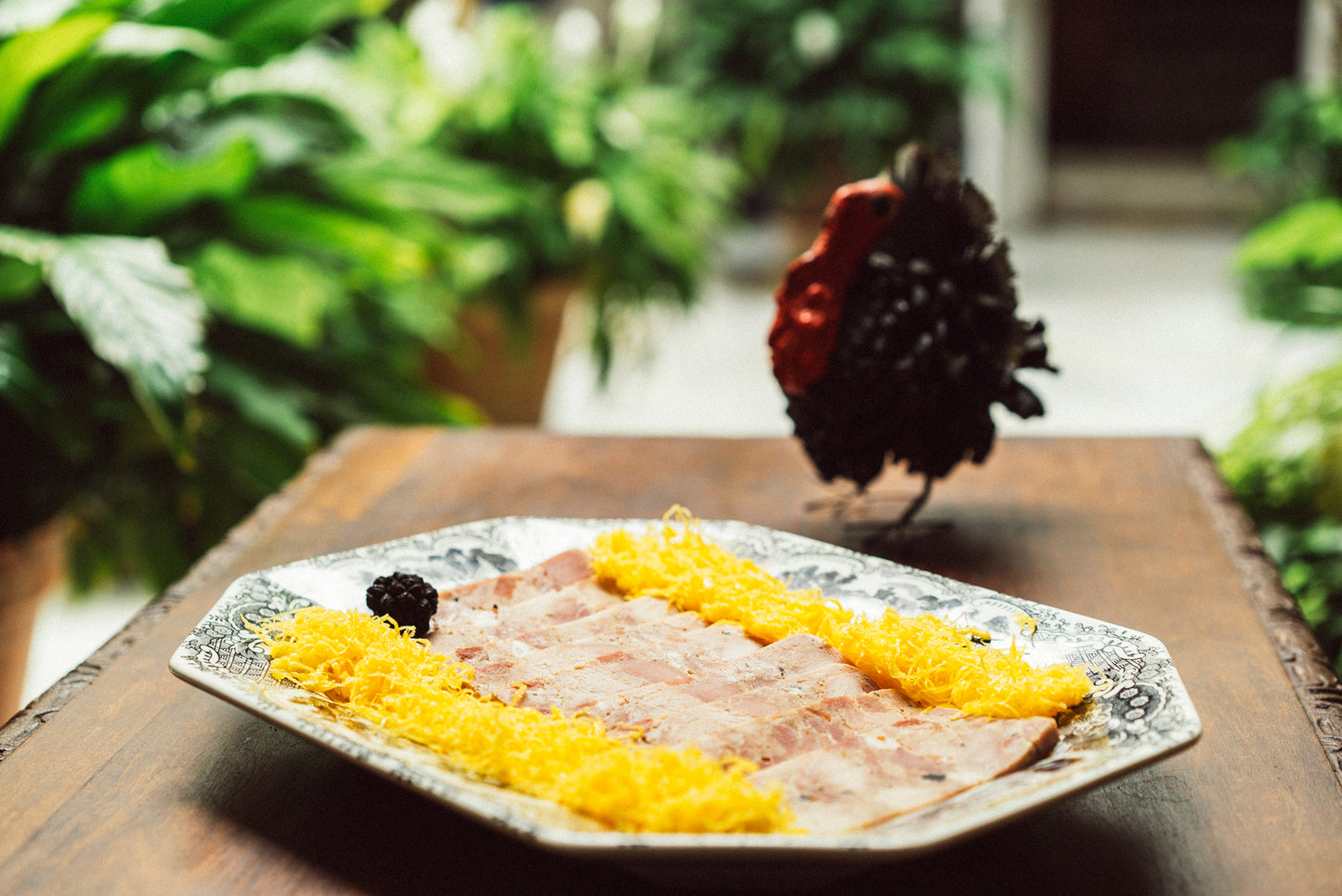 Pavo Trufado Al Estilo Andaluz Lonchas Con Huevo Hilado