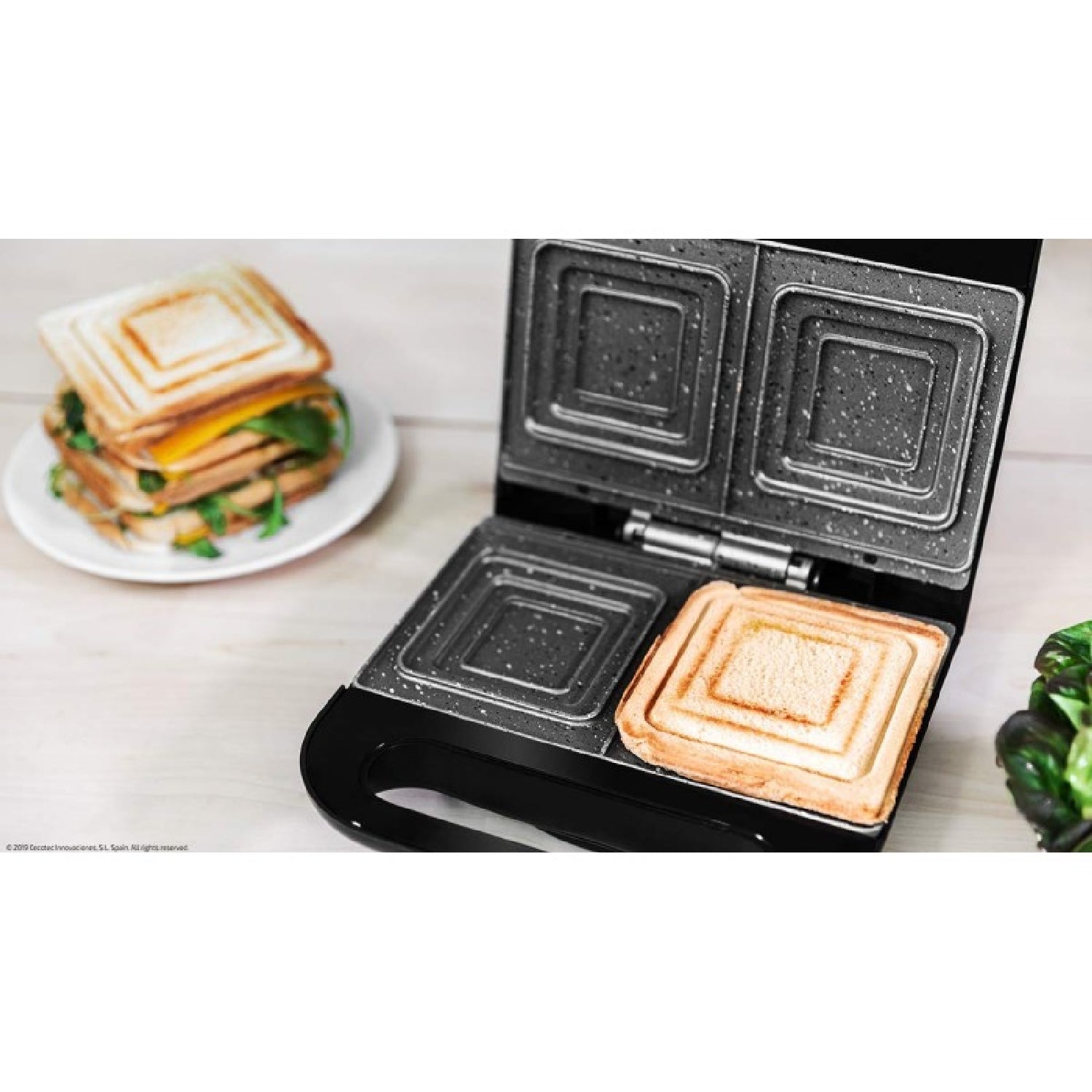 Sandwichera Rock'ntoast Sandwich Squared. 750 W, Capacidad 2 Sándwiches, Acabado En Acero Inoxidable, Placa Cuadradas Con Revestimiento Rockstone, I_4