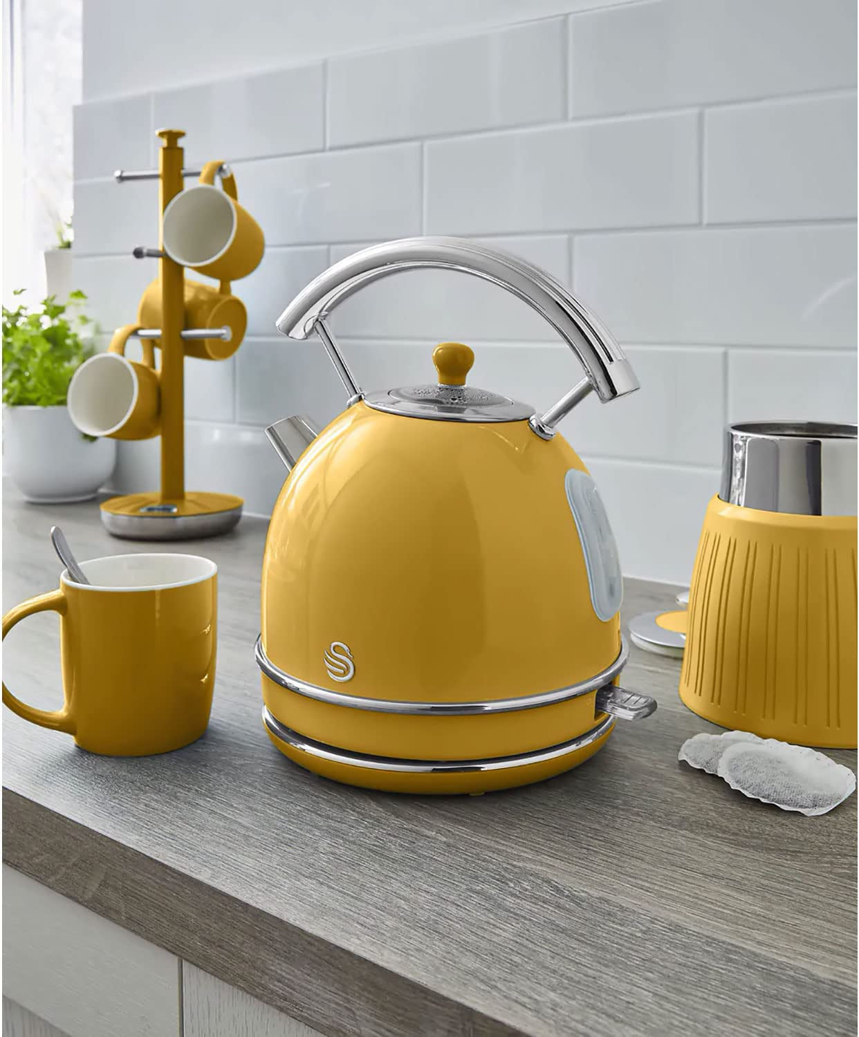 Swan Retro Hervidor Agua Eléctrico, 1,8 L, Resistencia Oculta Acero Inoxidable, Inalámbrico, Sk14630yelneu,amarillo_1