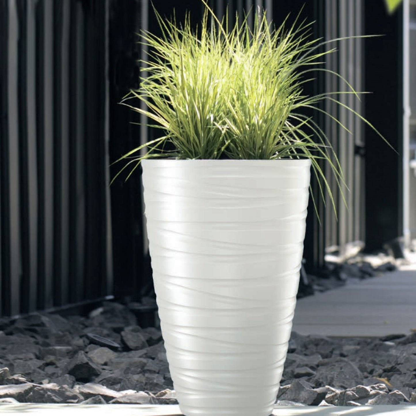 Maceta Con Deposito 32l Maze De Plastico En Color Antracita 37,5 (largo) X 37,5 (ancho) X 41,9 (alto) Cm