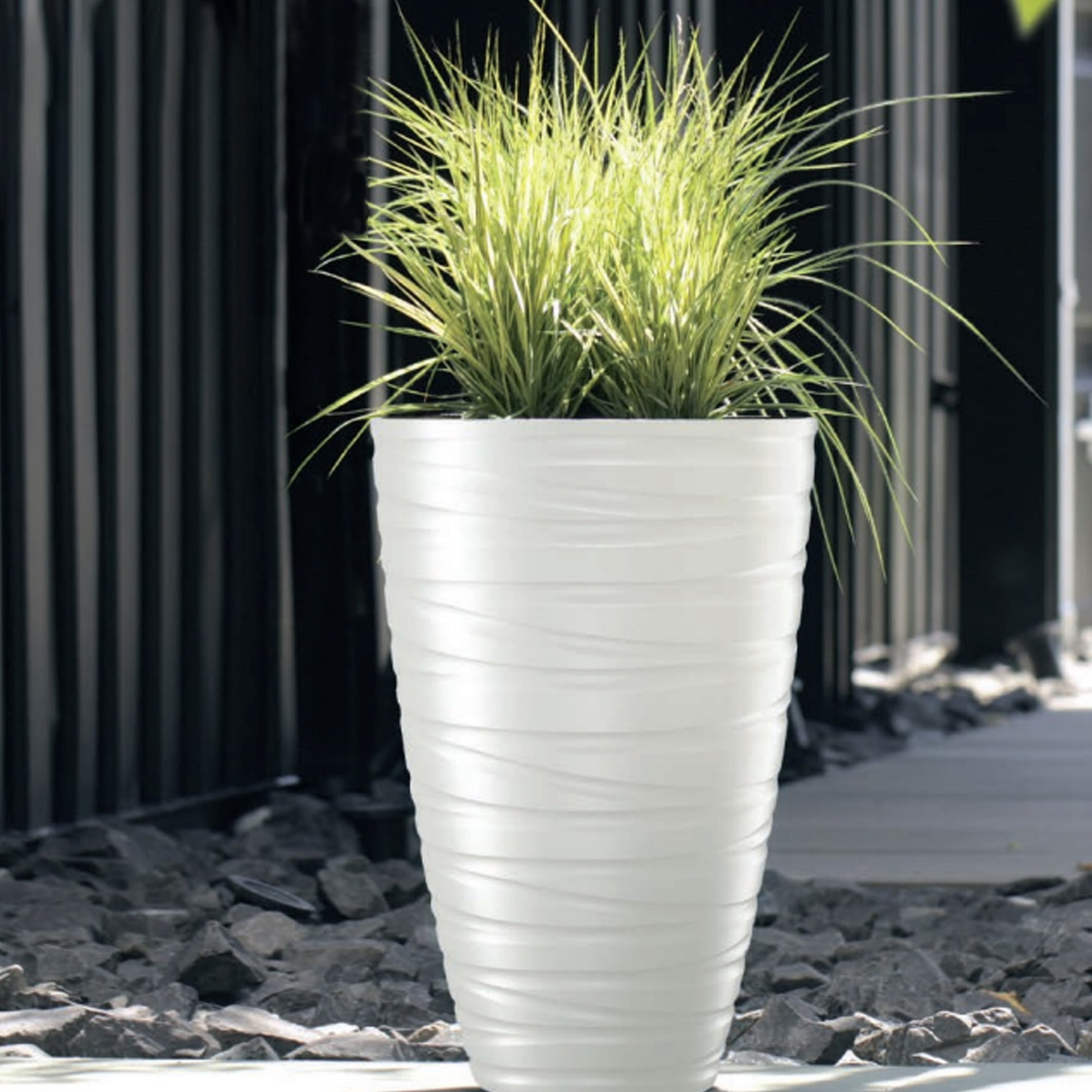 Maceta Con Deposito 32l Maze De Plastico En Color Antracita 37,5 (largo) X 37,5 (ancho) X 41,9 (alto) Cm