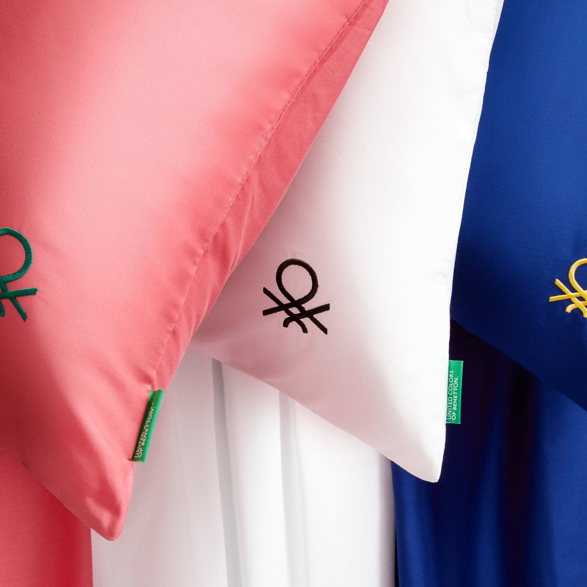 Set 3pzs Sabana Individual: Sabana Plana (160x290cm C/ Dobladillo Simple 5cm) + Sabana Bajera (90x200+25cm Flap) + 1 Funda De Almohada (50x80cm) 100%