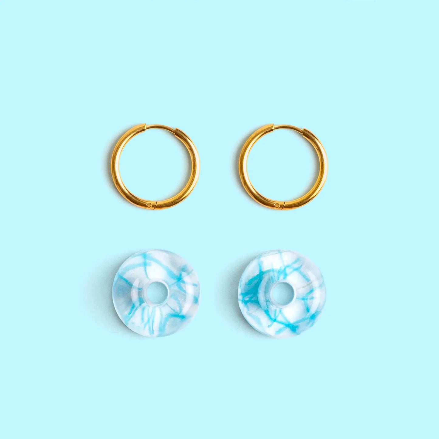 Pendientes de Aro Rodas – Vidrio de Mar y Microplástico Reciclado de Galicia - Nature Vibes_2