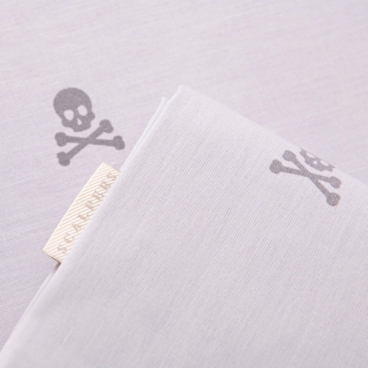 Set Cama (funda Nórdica 260x240cm + 2 Fundas Almohada  50x105cm) 100% Algodón Gris Oscuro & Gris Claro Calaveras Scalpers Home_4