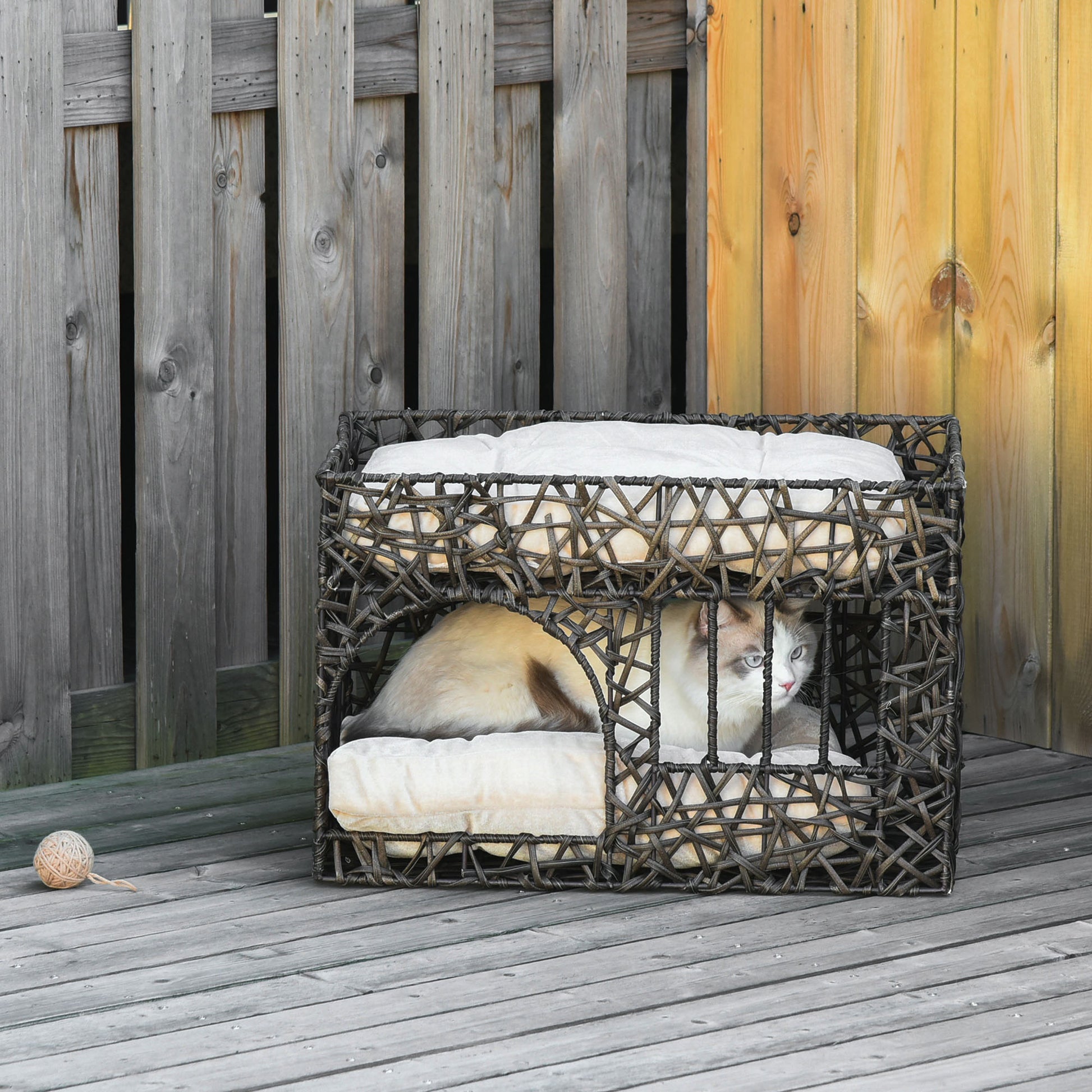 Pawhut Cesta De Ratán Para Gatos De 2 Alturas Con 2 Cojines Suaves Y Ventana_1