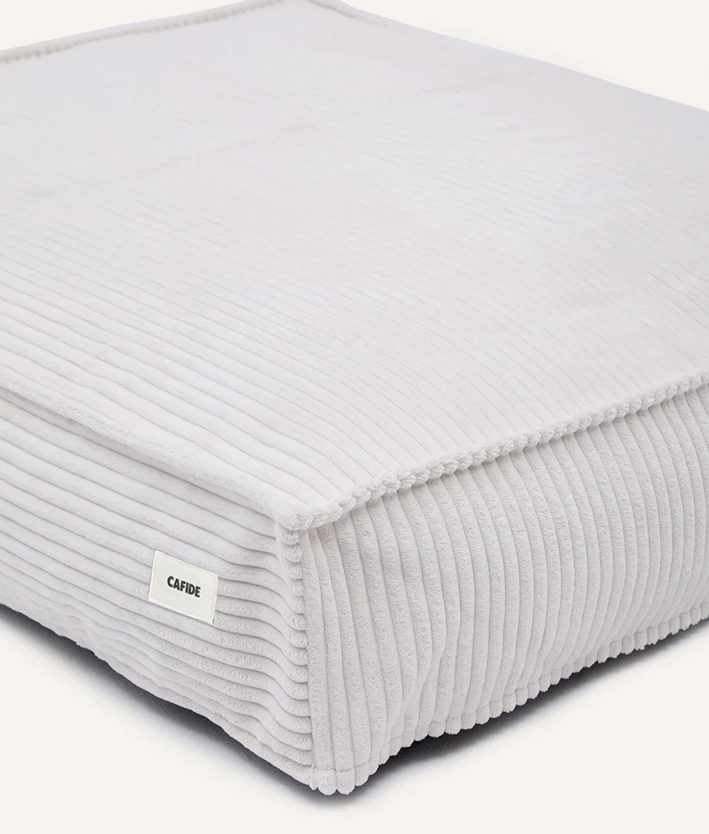 Cafide Cama De Material Reciclado Para Perro Con Tejido De Pana Blanco. Modelo Cuadra._3