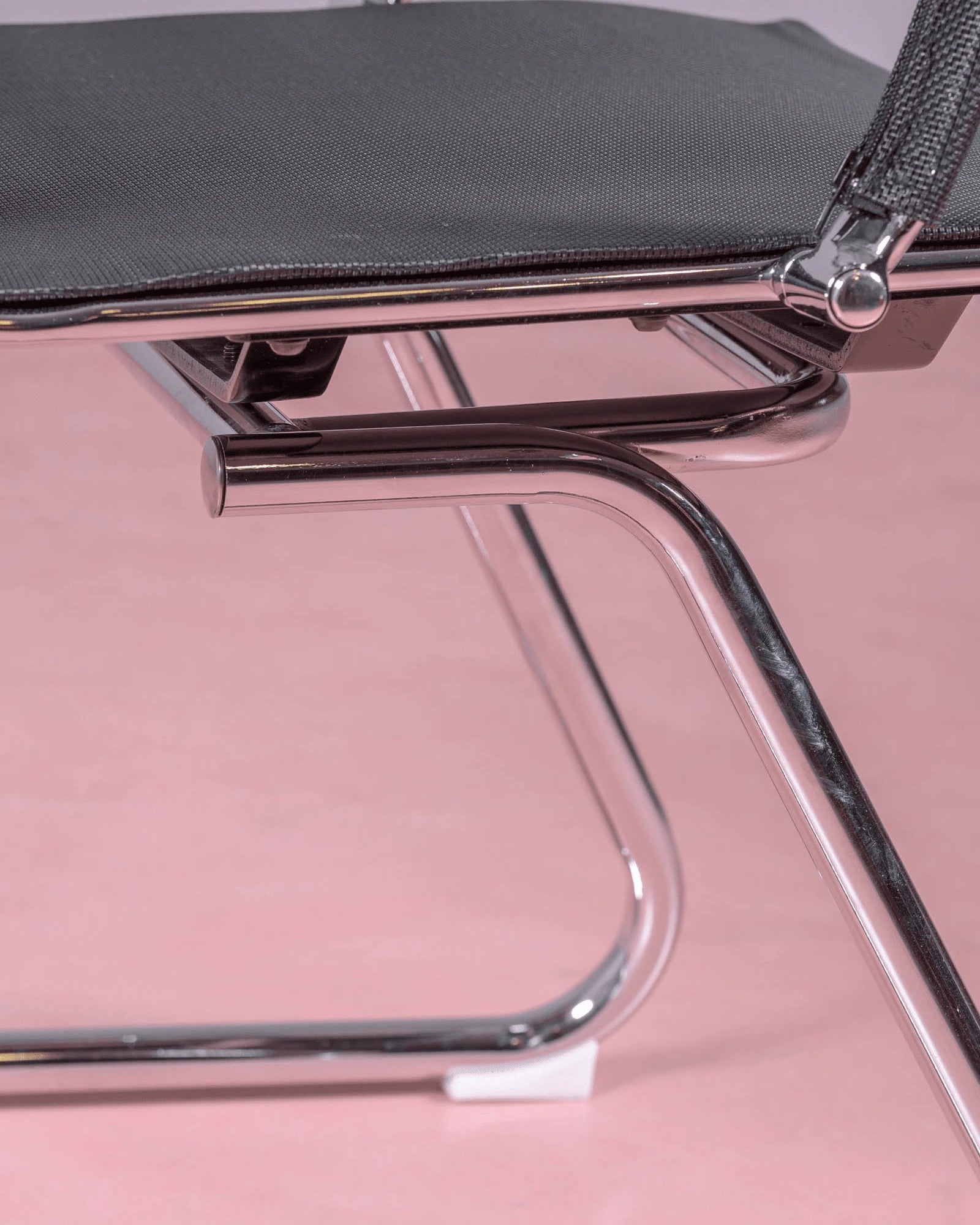 Silla Para Sala De Reuniones Con Respaldo Bajo En Malla De Fibra Transpirable - Alu_4