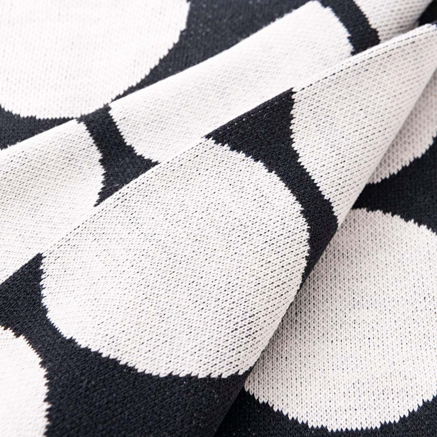 Manta 140x190cm 100% Acrilico 1000gr Topos Negros Benetton