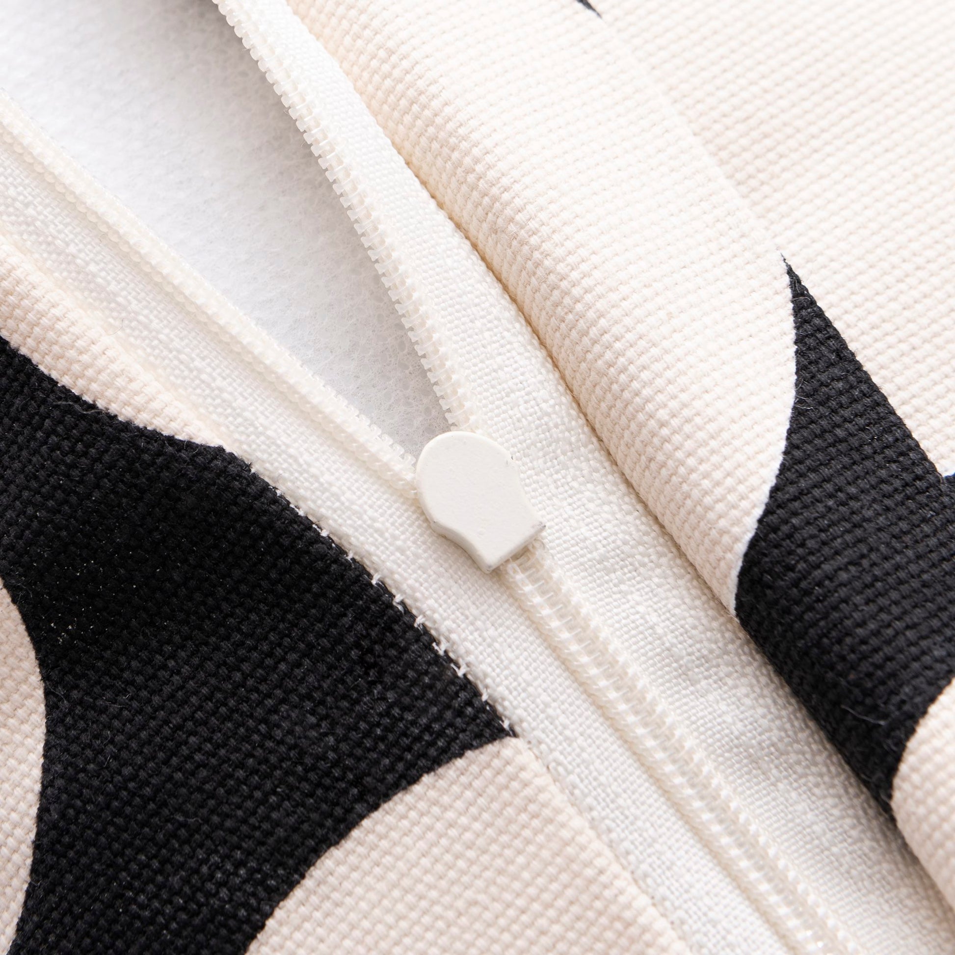 Cojin Relleno 40x40cm 300gsm Poliester 100% Algodon Canvas Topos Negros Benetton