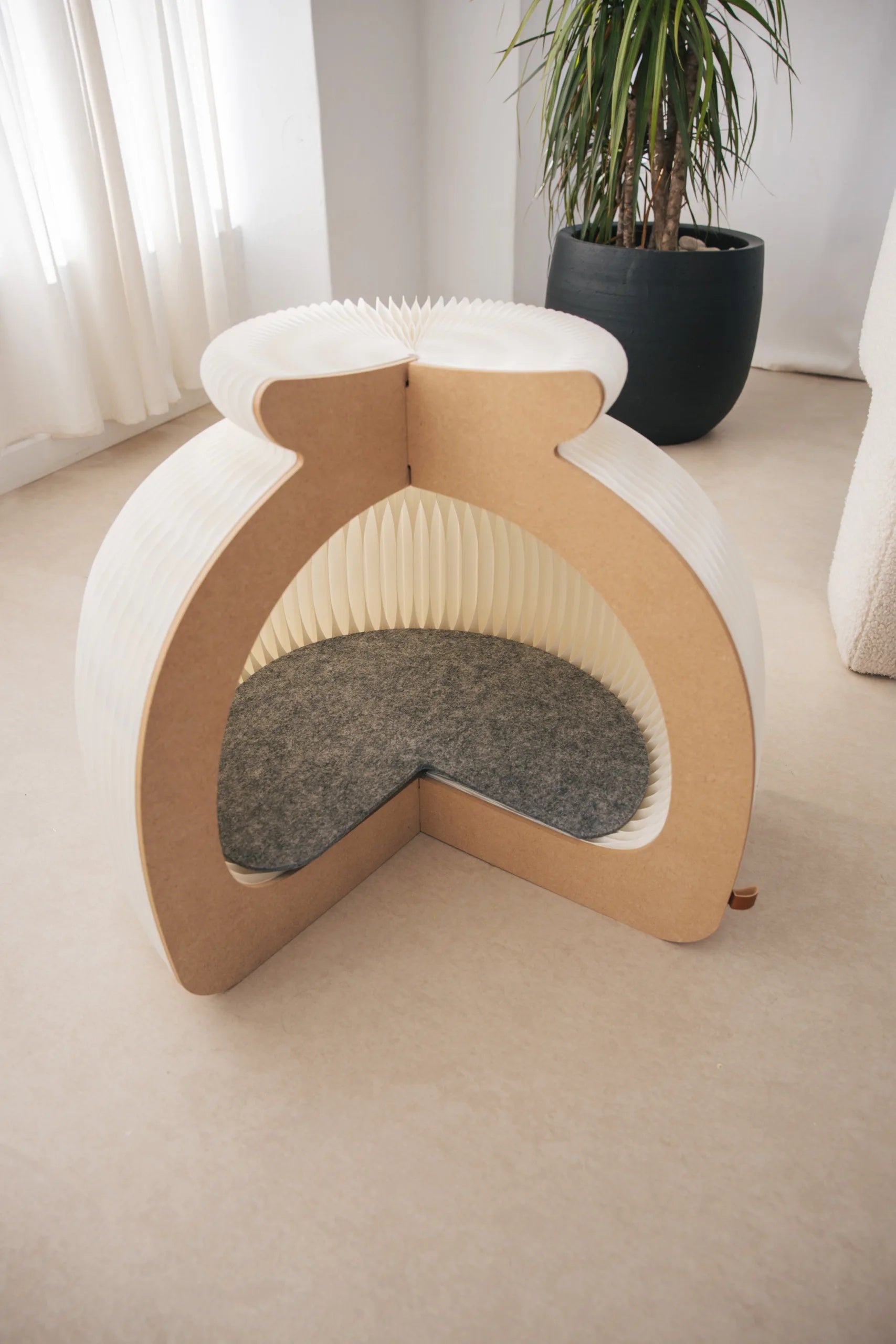 Cama Plegable Para Gatos Génova Con Estructura De Papel Kraft Y Cartón Reciclado Althea Living 49x44x35cm_1