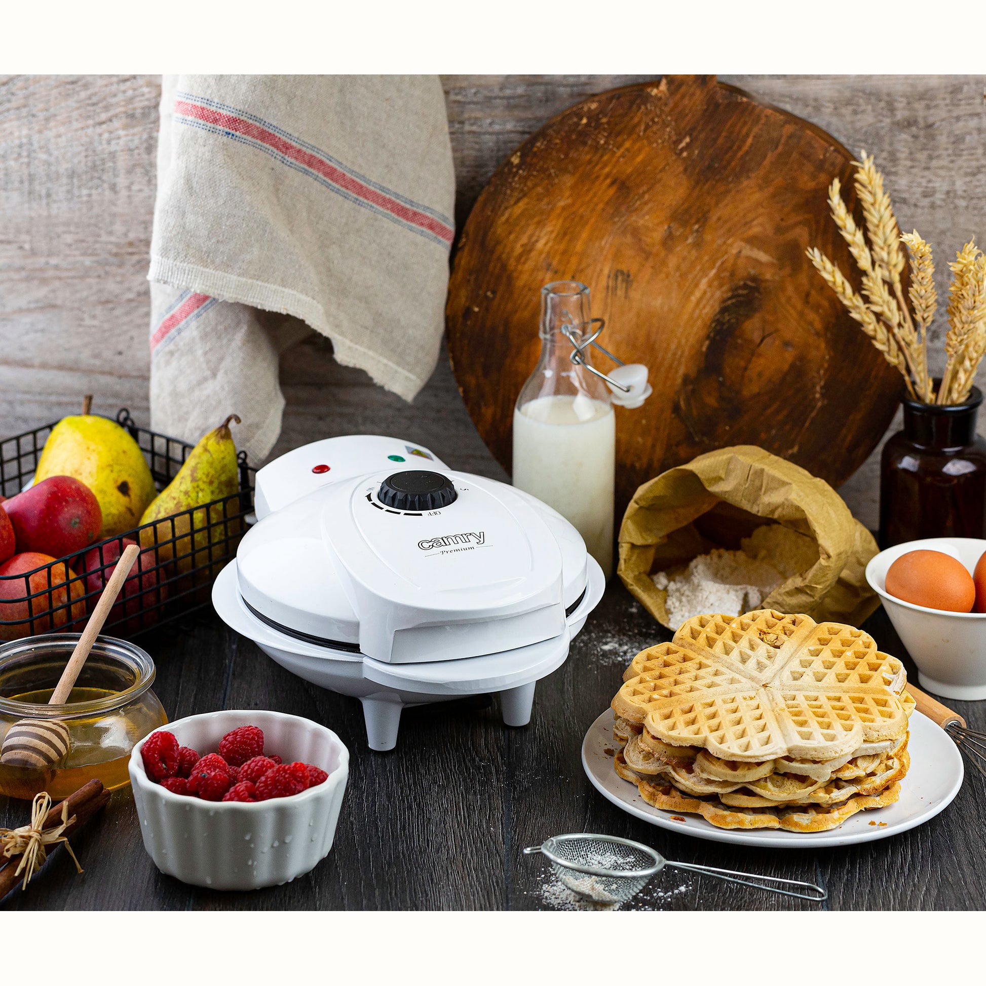 Gofrera Eléctrica 5 Gofres Forma Corazón, Placas Antiadherentes, Regulador Temperatura, Waffles Camry Cr3022 Blanco