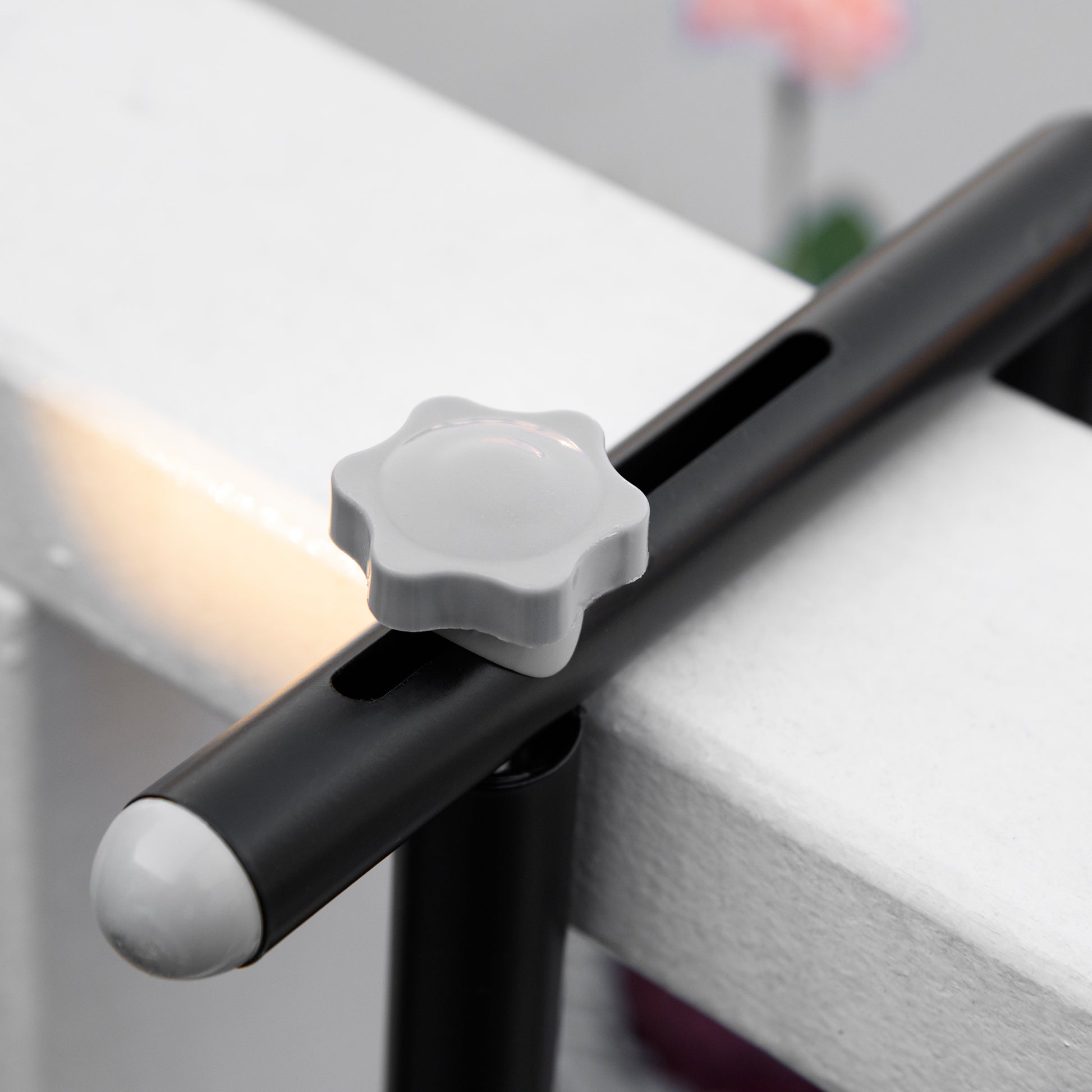 Outsunny Mesa Colgante De Balcón Plegable De Metal 60x60x57-72 Cm Negro_4