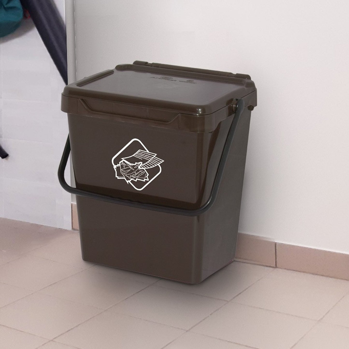 Cubo De Polipropileno Con La Manija Y La Cubierta, De Color Verde, 30 Lt. 400x305x390 Mm