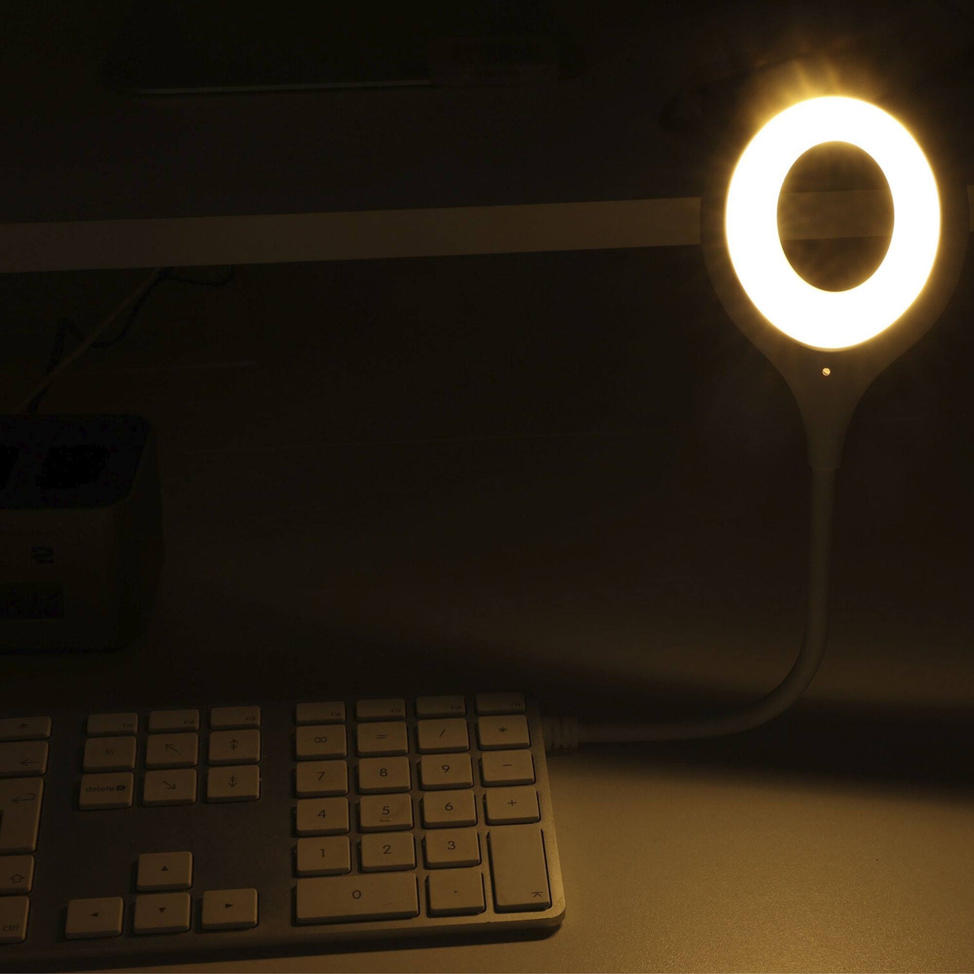 Well Home Lámpara Con Control Por Voz Color Blanco H.32cm