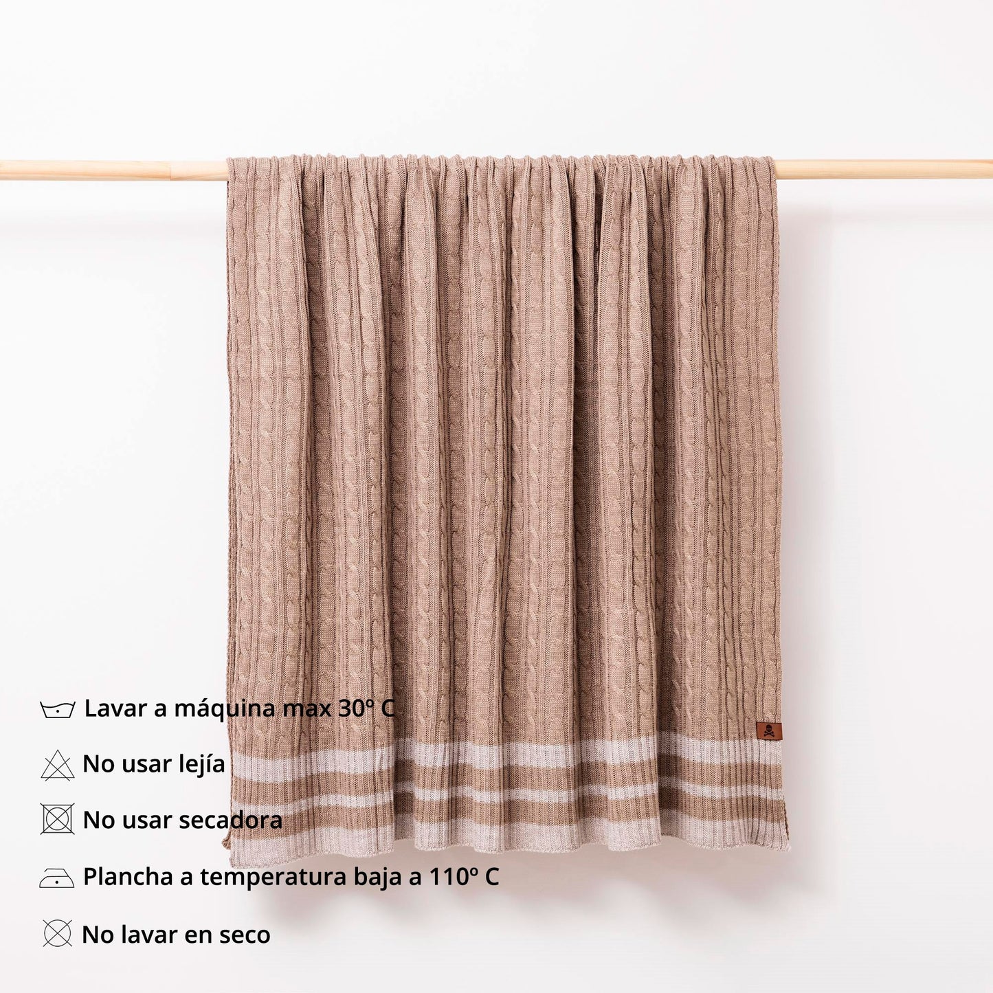 Manta Punto De Ochos 140x190cm 100% Acrílico 200gsm Marrón Con Rallas Beige Scalpers Home_3