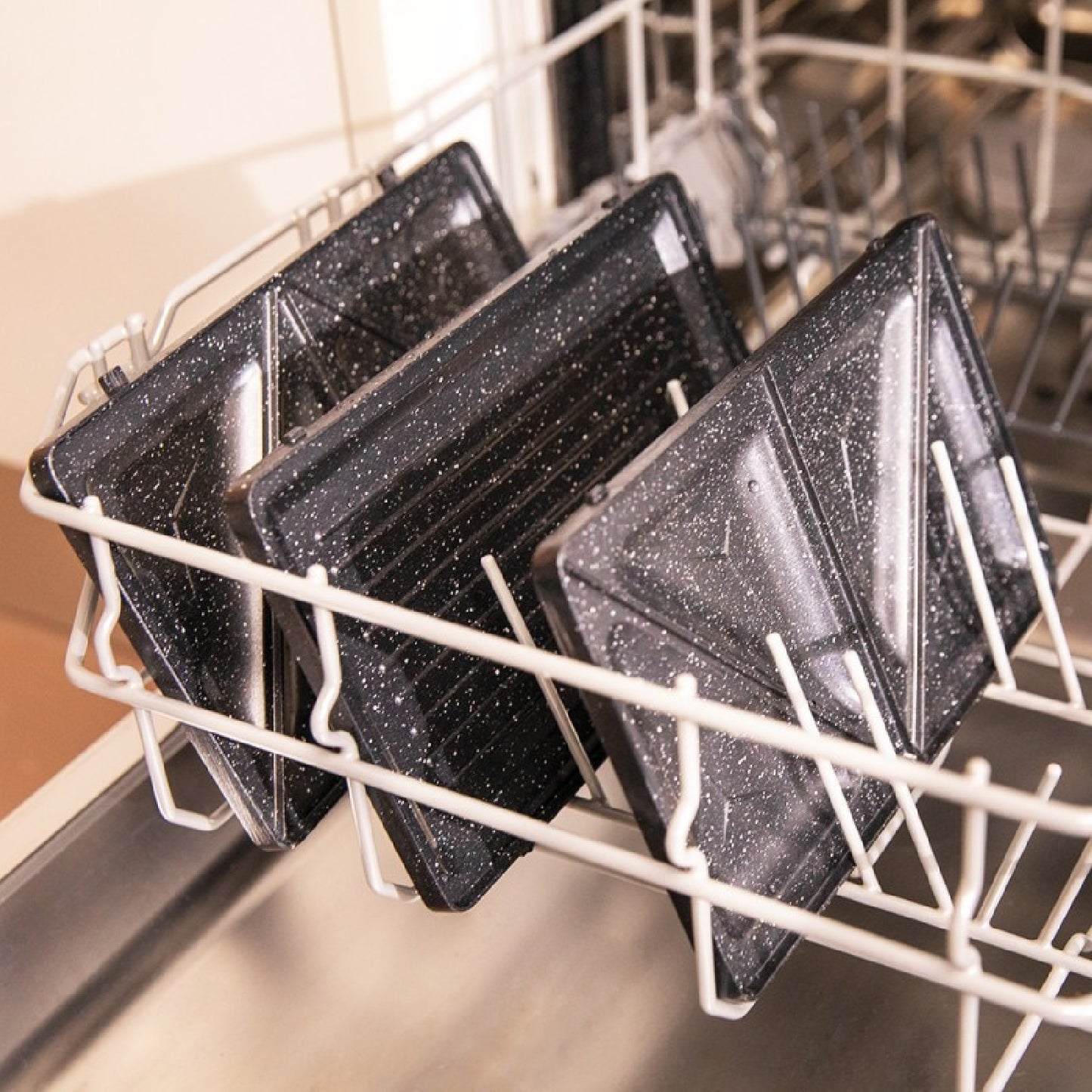 Sandwichera Rock´ntoast 4in1. 1000 W De Potencia, Capacidad Para 2 Sándwiches, Acabados En Acero Inoxidable, 4 Placa Intercambiables Con Revestimien_3