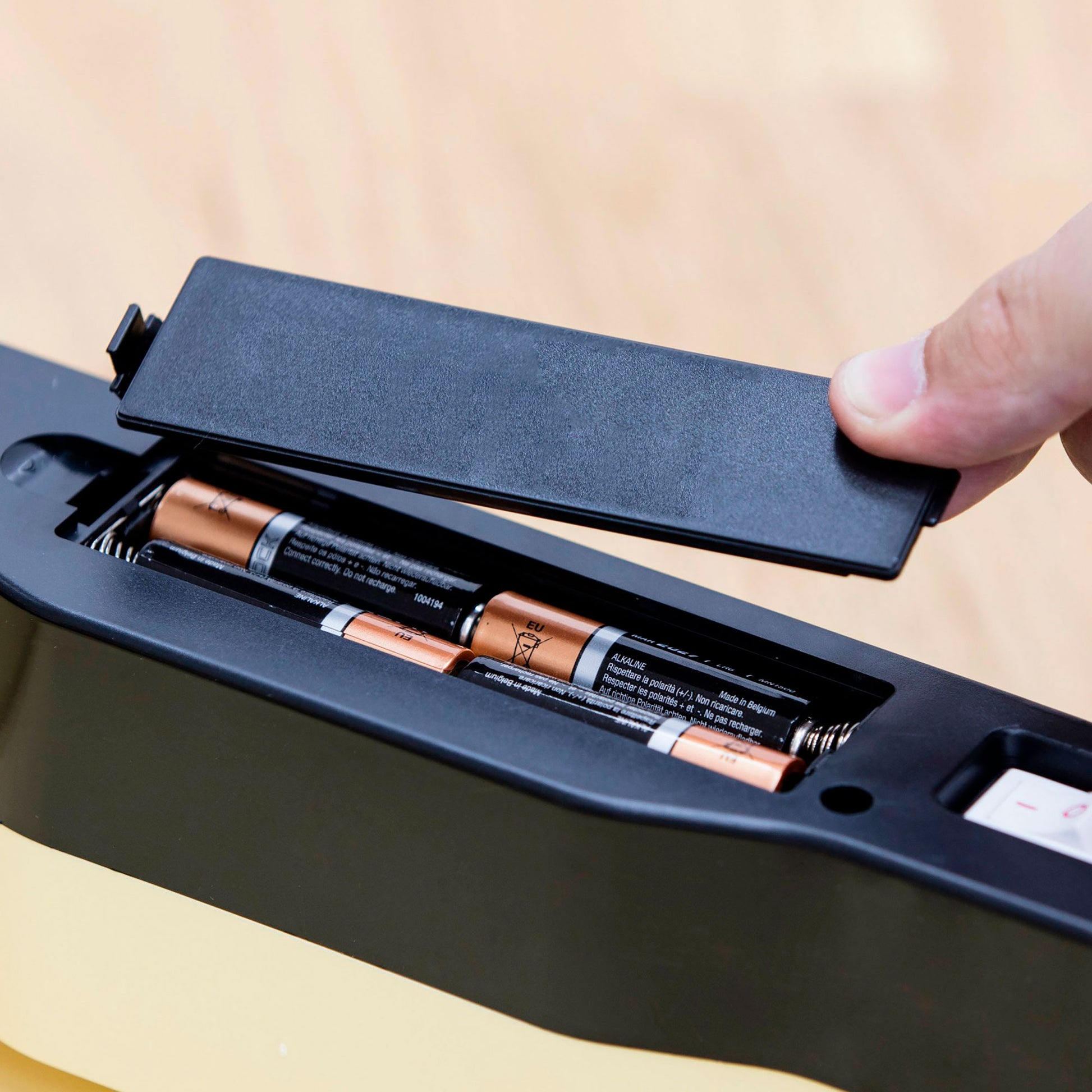 Cubo Basura Cocina Sensor De Apertura Automática, Metálico, Capacidad 45 Litros, Diseño Vintage, Swan, Swka4500yelneu, Amarillo