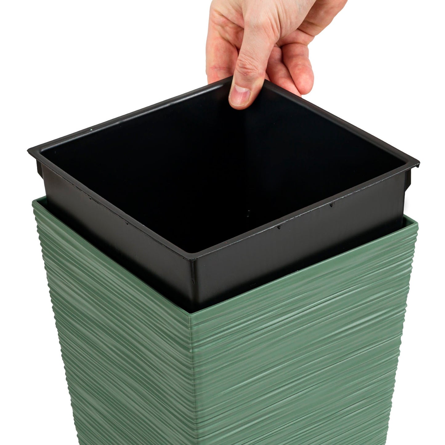 Macetero Color Verde Tierra, Con Depósito, Colección Furu, De 29,5 X 29,5 X 55 Cm, Capacidad De 14 L.